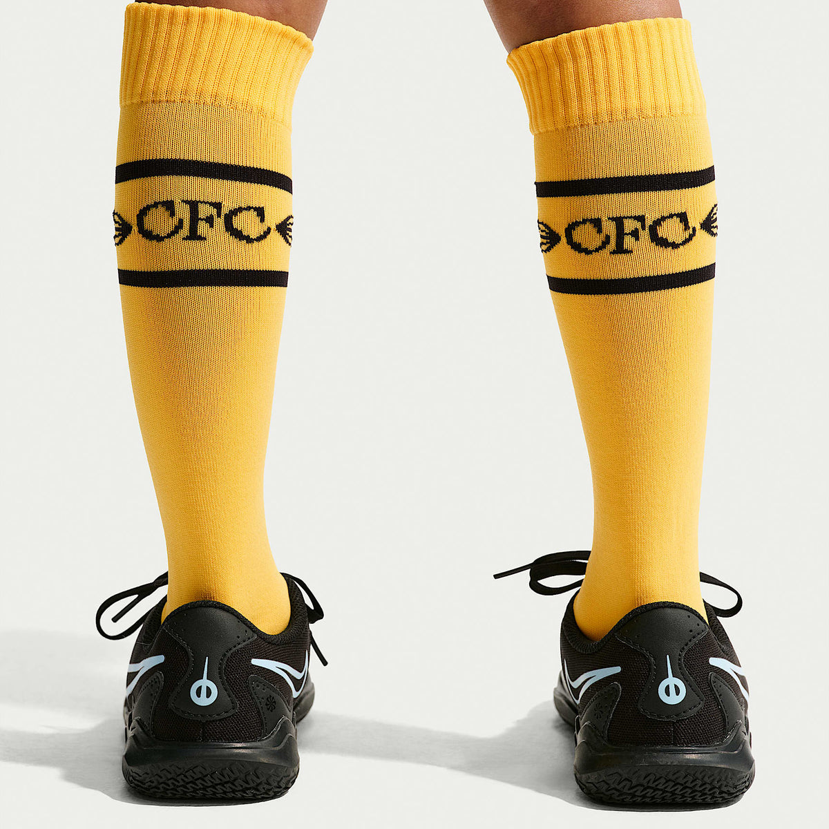 Kit de 3 piezas de futbol Nike Replica para niños talla pequeña Chelsea FC visitante 2026/27 Stadium – Negro/Oro medio oeste/Oro medio oeste – vista 8