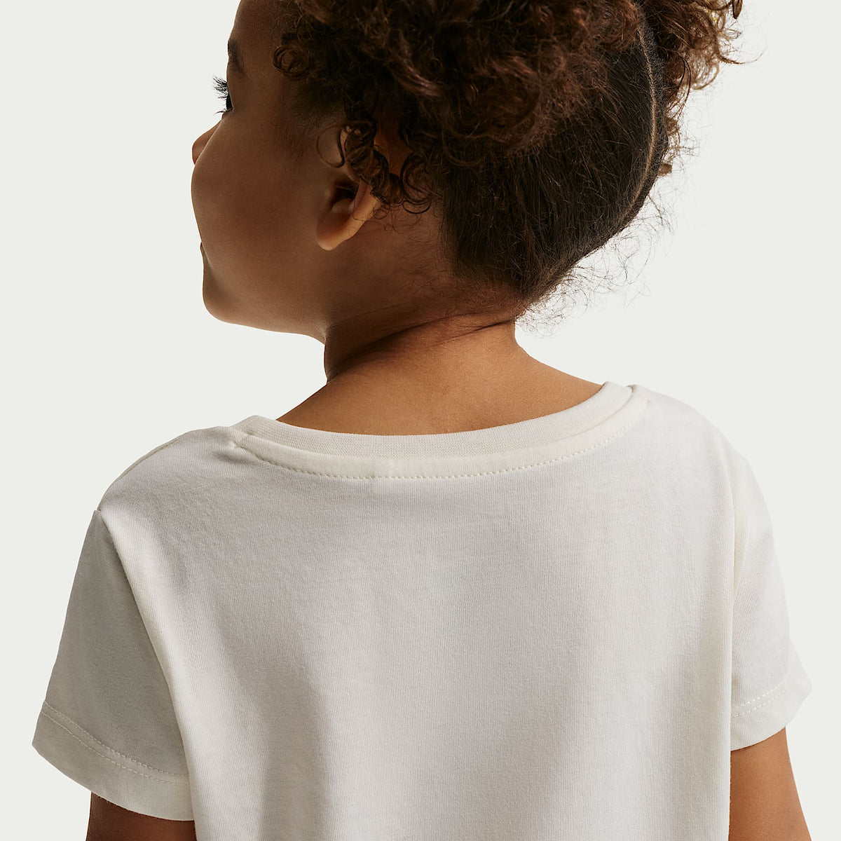 Conjunto de 2 piezas Tempo estampado para niños talla pequeña Nike Cherry – Rojo universitario – vista 3