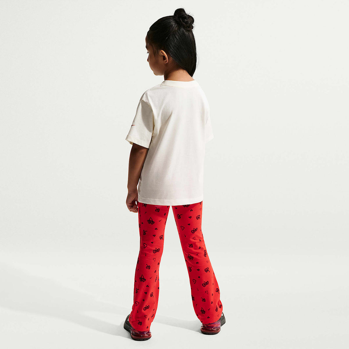 Playera de corte cuadrado para niños talla pequeña Nike Cherry – Marrón – vista 5