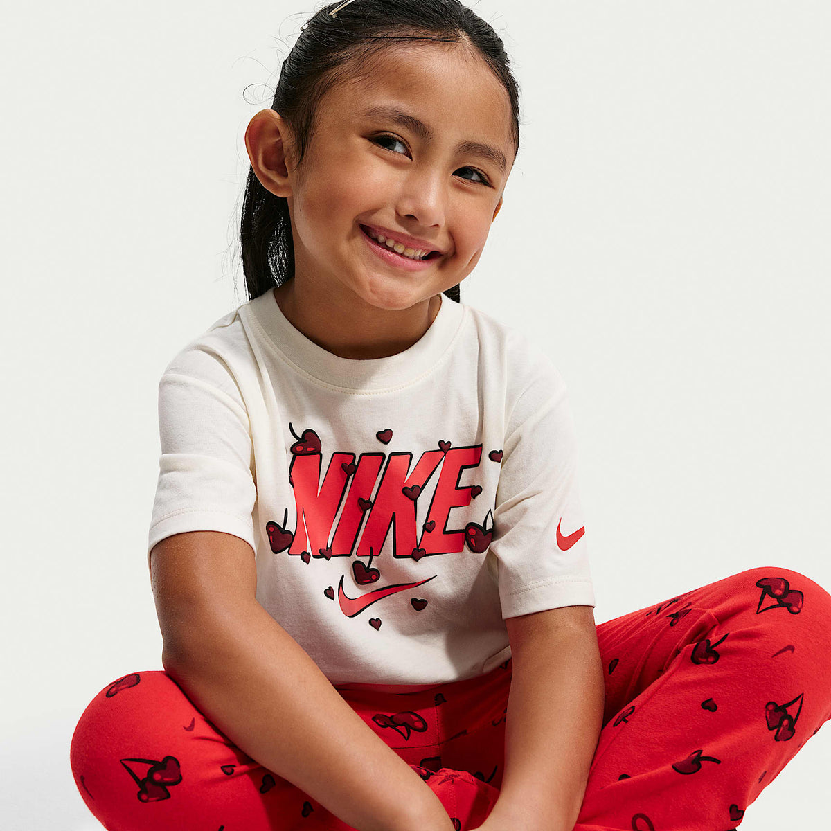 Playera de corte cuadrado para niños talla pequeña Nike Cherry – Marrón – vista 3