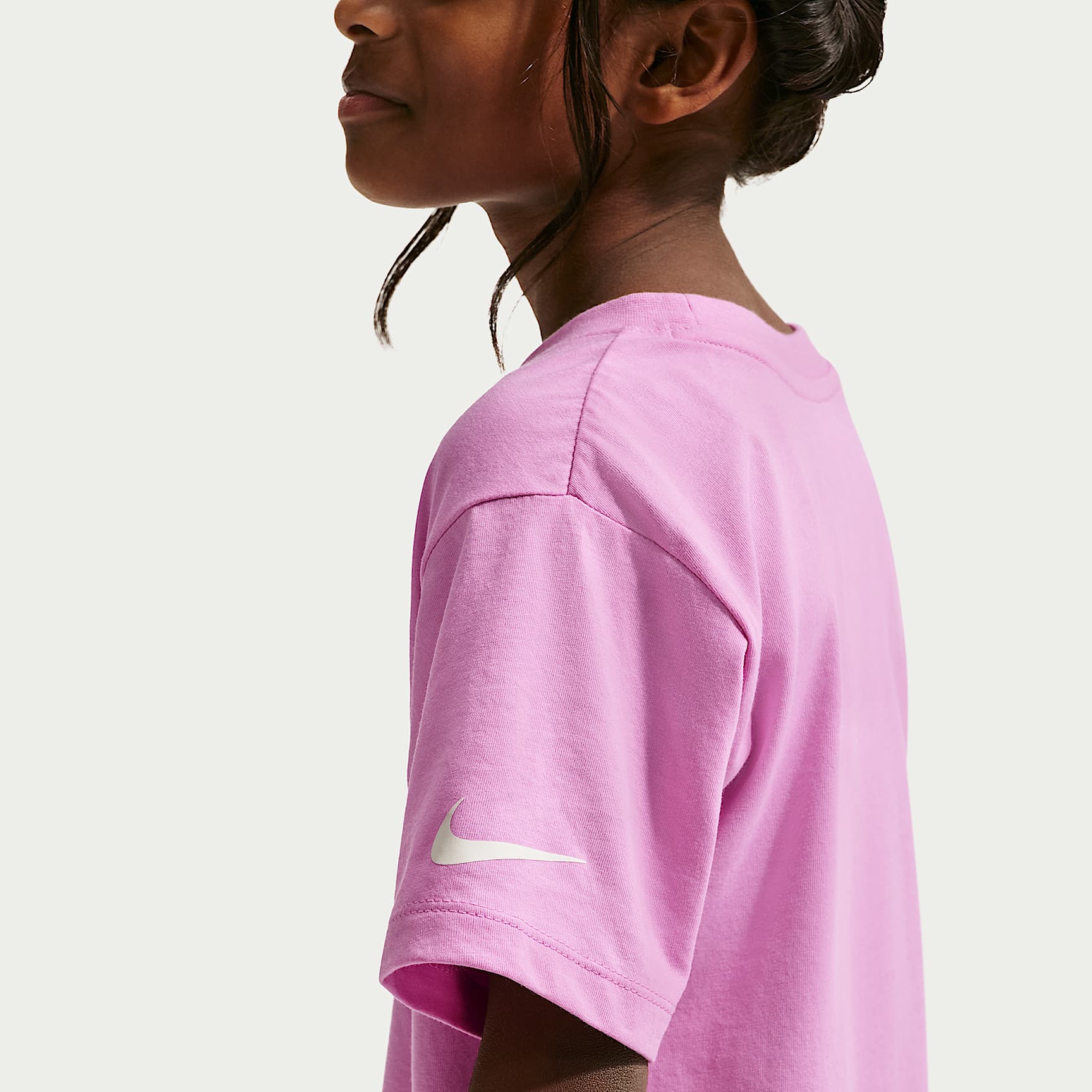Playera de corte cuadrado para niños talla pequeña Nike Cherry – Morado – vista 2