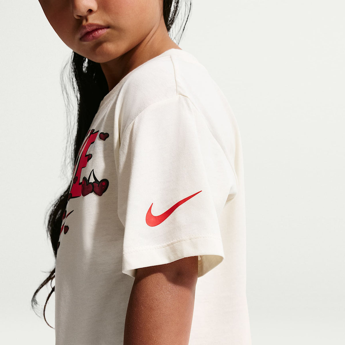 Playera de corte cuadrado para niños talla pequeña Nike Cherry – Marrón – vista 2