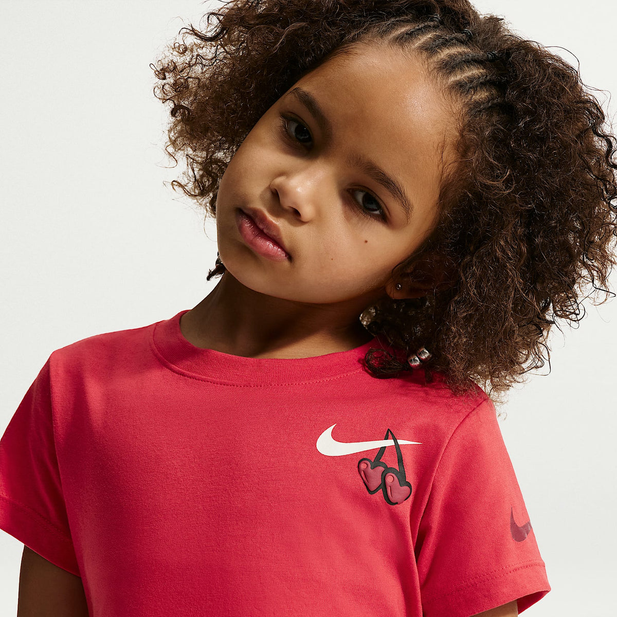 Playera de corte redondo para niños talla pequeña Nike Cherry – Rojo universitario – vista 3