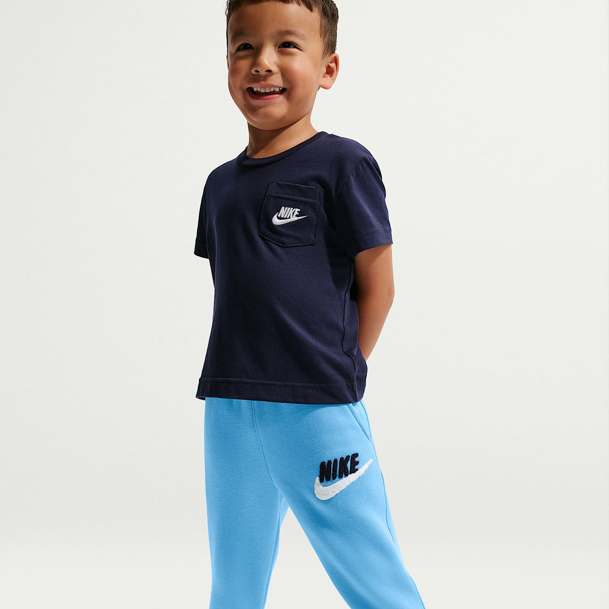 Joggers infantil Nike Club Chenille – Azul fútbol – vista 4