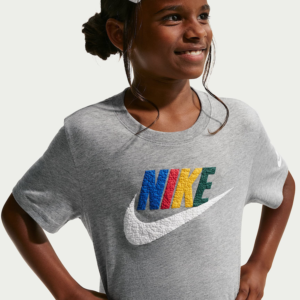 Playera Club Family para niños talla pequeña Nike – Gris oscuro jaspeado – vista 1