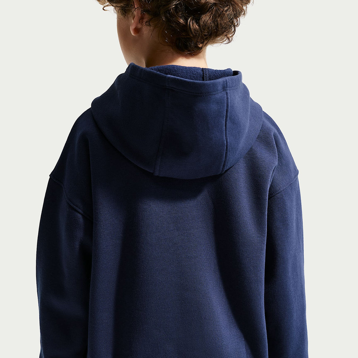 Conjunto de 2 piezas oversized para niños talla pequeña Nike Club Fleece – Azul marino medianoche – vista 3