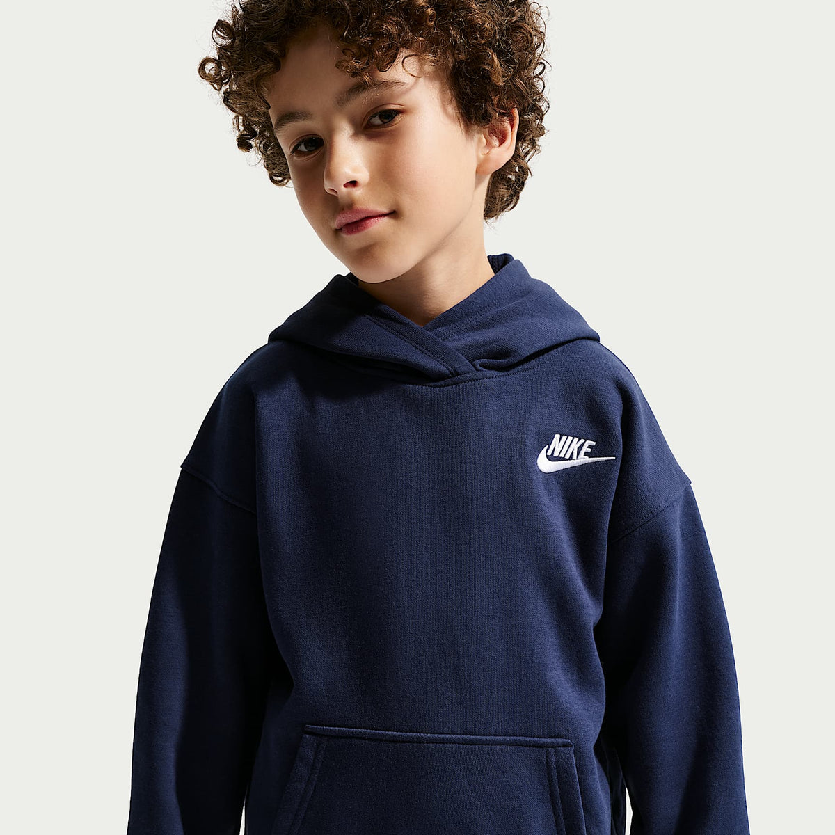 Conjunto de 2 piezas oversized para niños talla pequeña Nike Club Fleece – Azul marino medianoche – vista 2