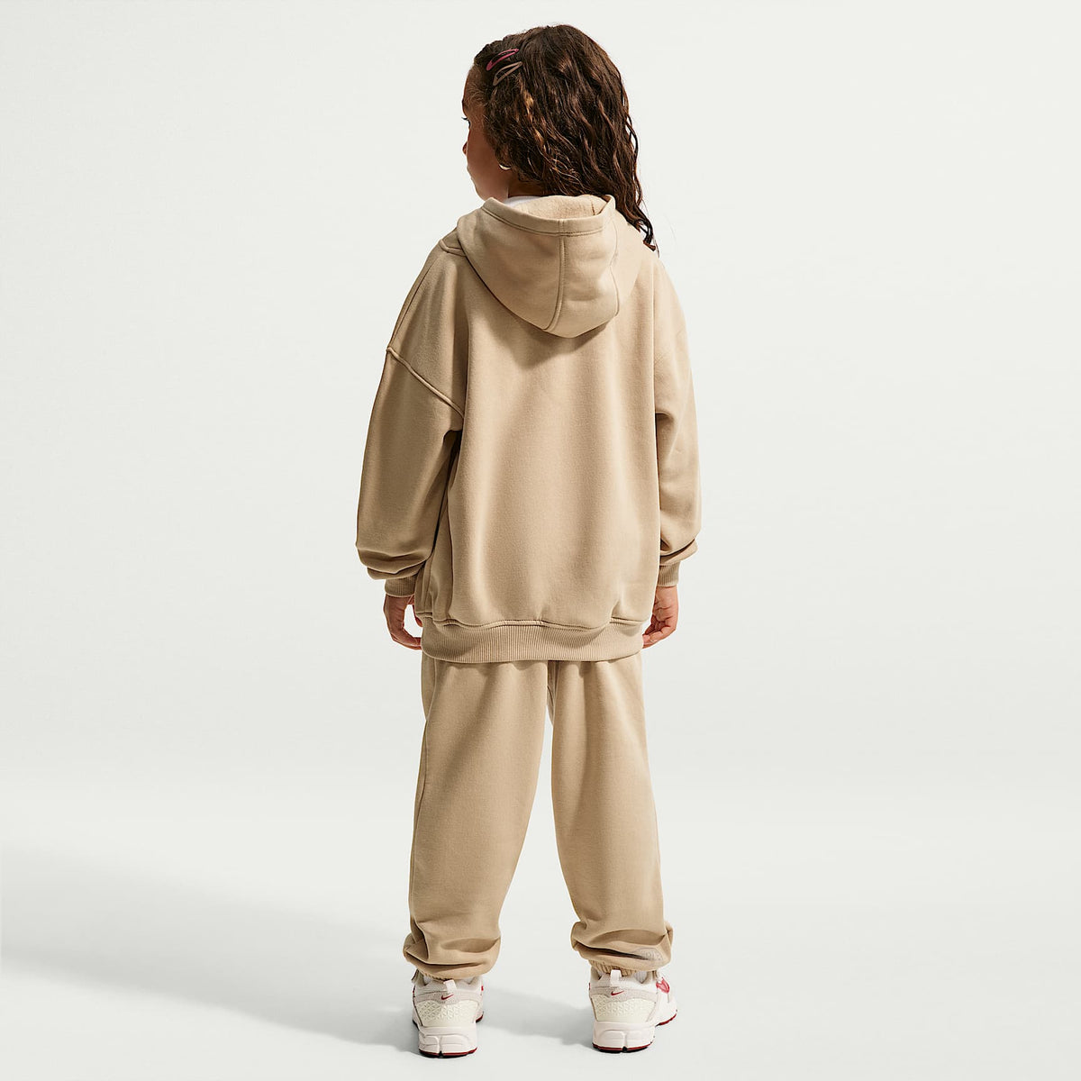 Conjunto de 2 piezas oversized para niños talla pequeña Nike Club Fleece – Lino – vista 7