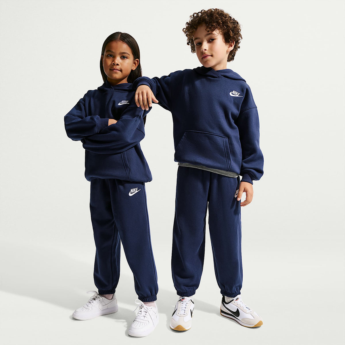 Conjunto de 2 piezas oversized para niños talla pequeña Nike Club Fleece – Azul marino medianoche – vista 1