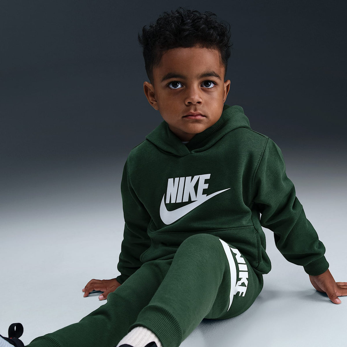 Conjunto de 2 piezas Club Fleece infantil Nike – Abeto – vista 7
