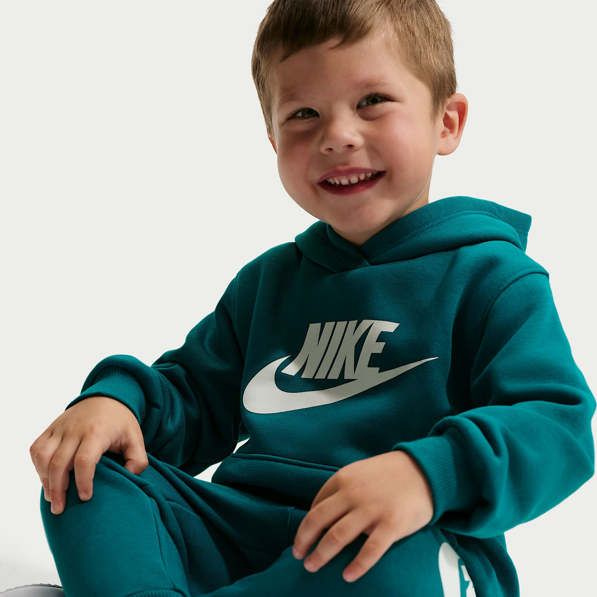 Conjunto de 2 piezas Club Fleece infantil Nike – Abeto brillante – vista 6