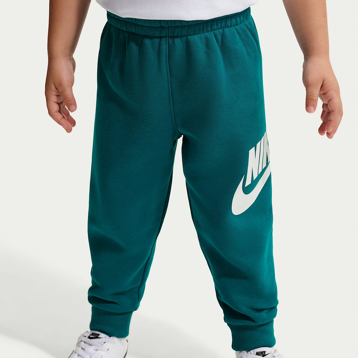 Conjunto de 2 piezas Club Fleece infantil Nike – Abeto brillante – vista 4