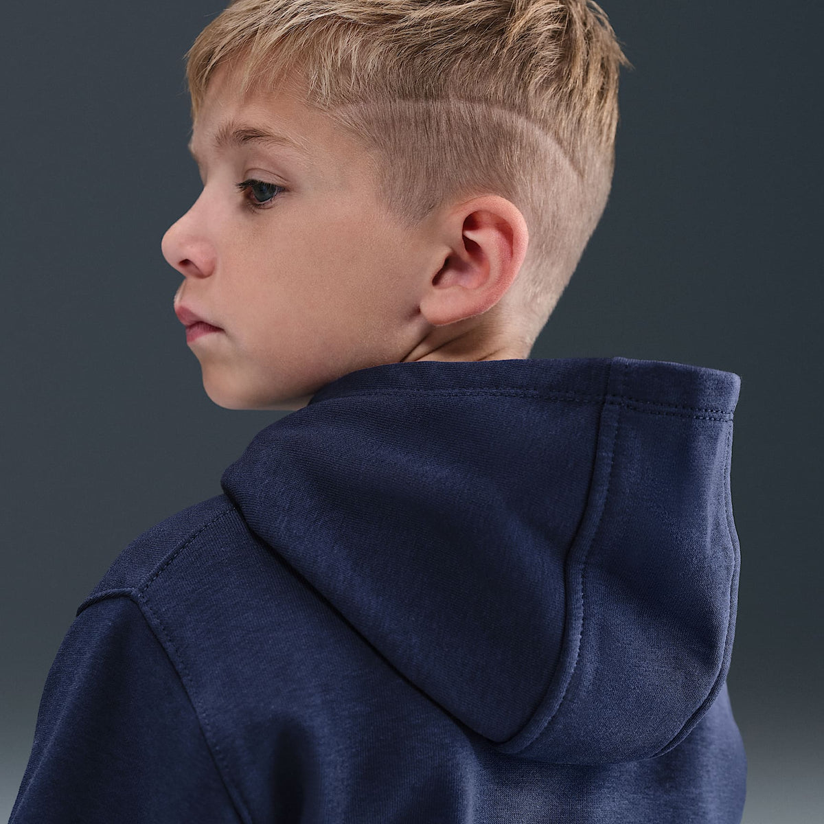Conjunto de 2 piezas Club Fleece para niños talla pequeña Nike – Azul marino medianoche – vista 3