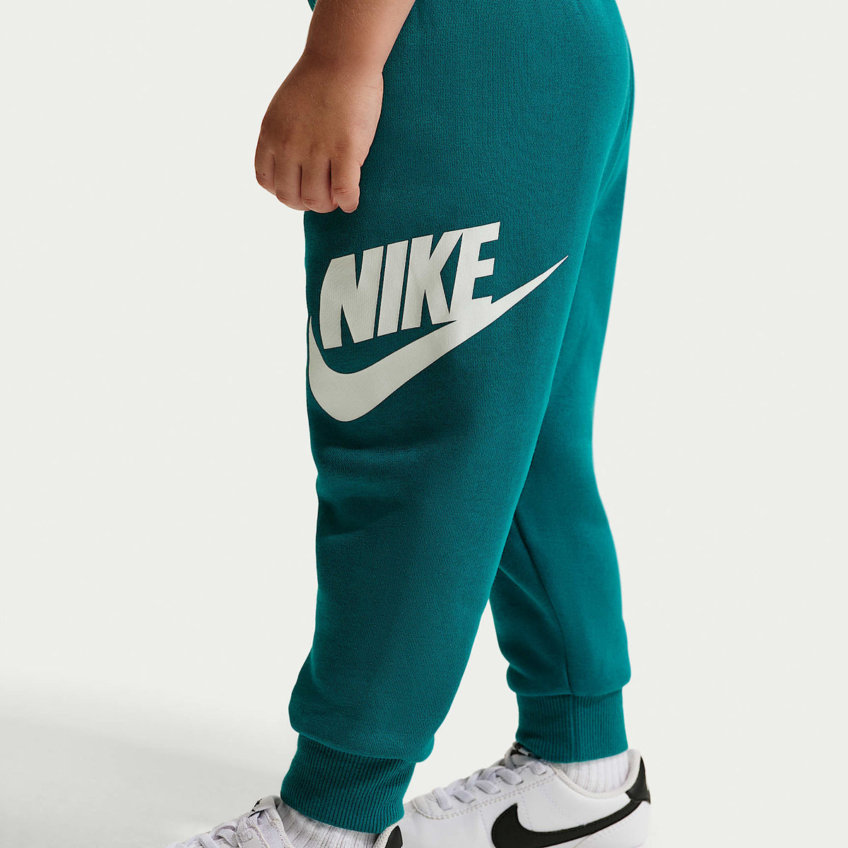 Conjunto de 2 piezas Club Fleece infantil Nike – Abeto brillante – vista 5