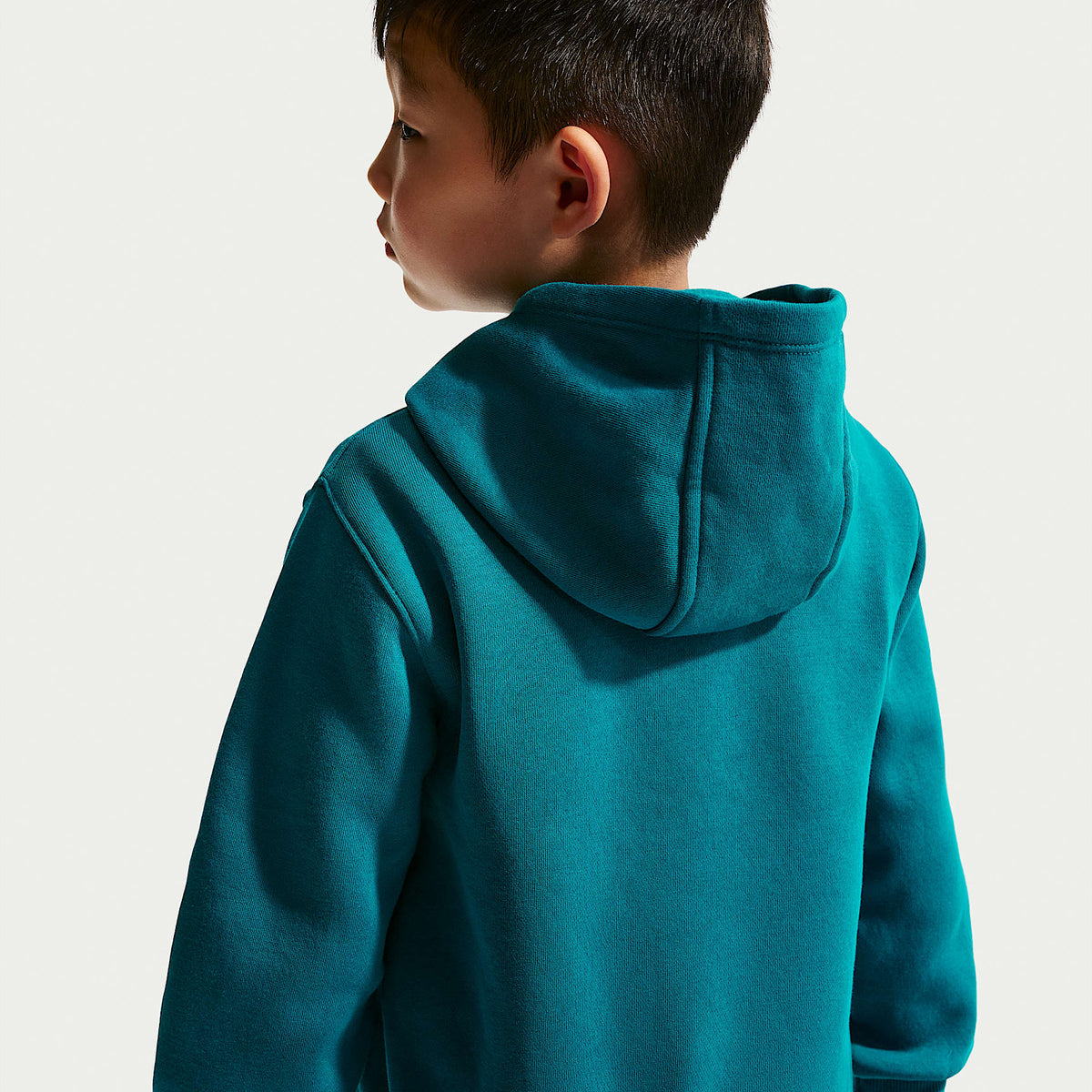 Conjunto de 2 piezas Club Fleece para niños talla pequeña Nike – Abeto brillante – vista 3