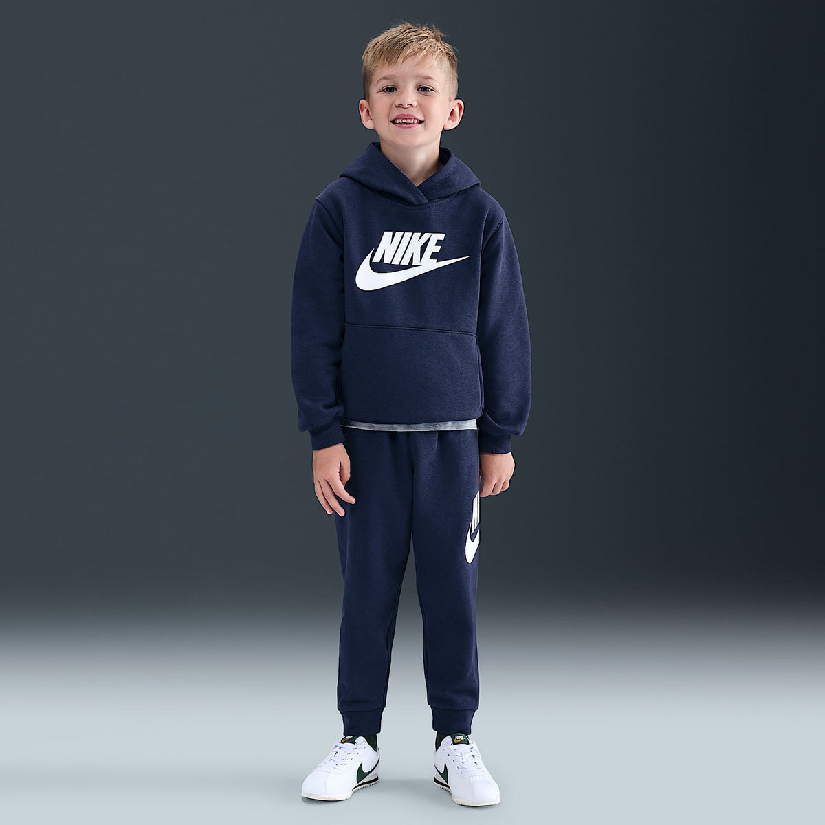 Conjunto de 2 piezas Club Fleece para niños talla pequeña Nike – Azul marino medianoche – vista 6