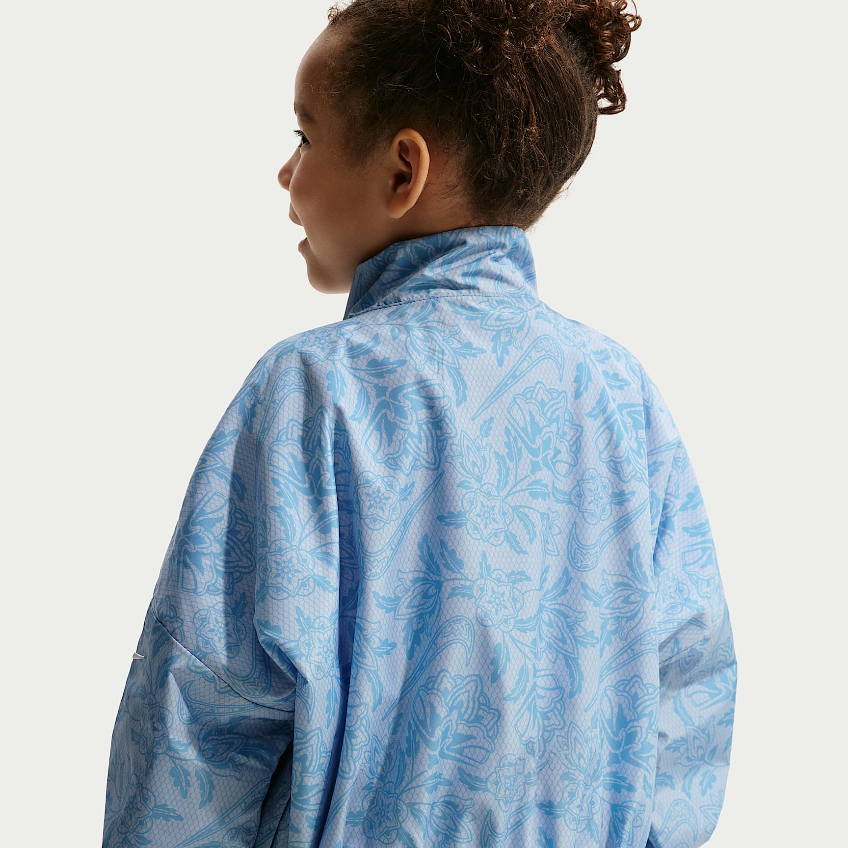 Chamarra de tejido Woven infantil Nike Club – Azul – vista 2
