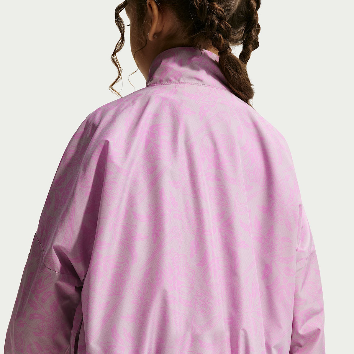 Chamarra de tejido Woven para niños talla pequeña Nike Club – Morado – vista 2