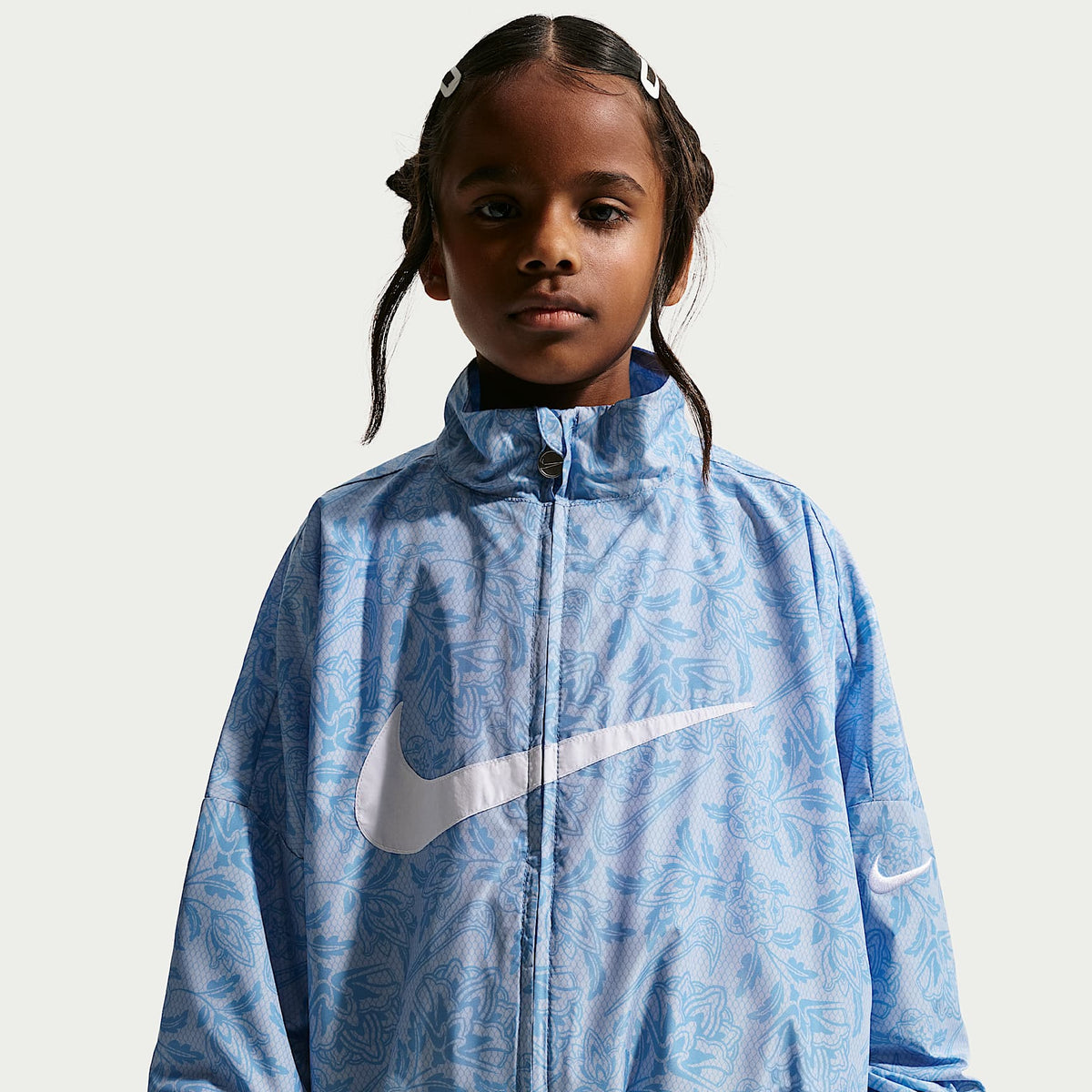 Chamarra de tejido Woven para niños talla pequeña Nike Club – Azul – vista 1