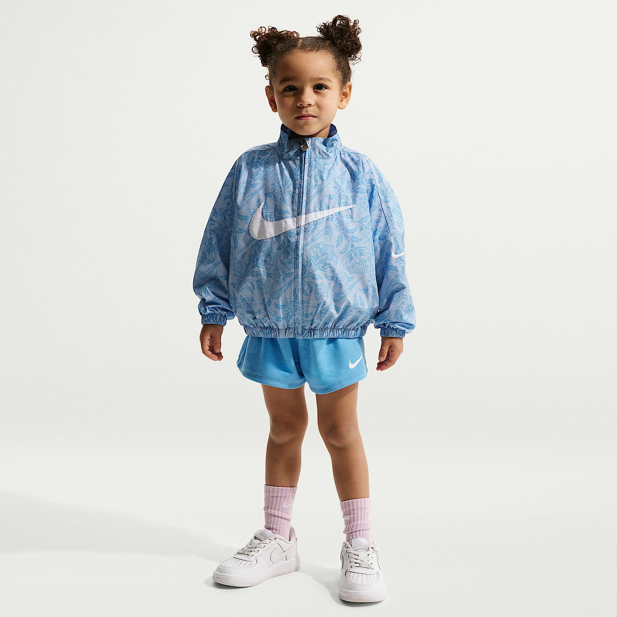 Chamarra de tejido Woven infantil Nike Club – Azul – vista 4