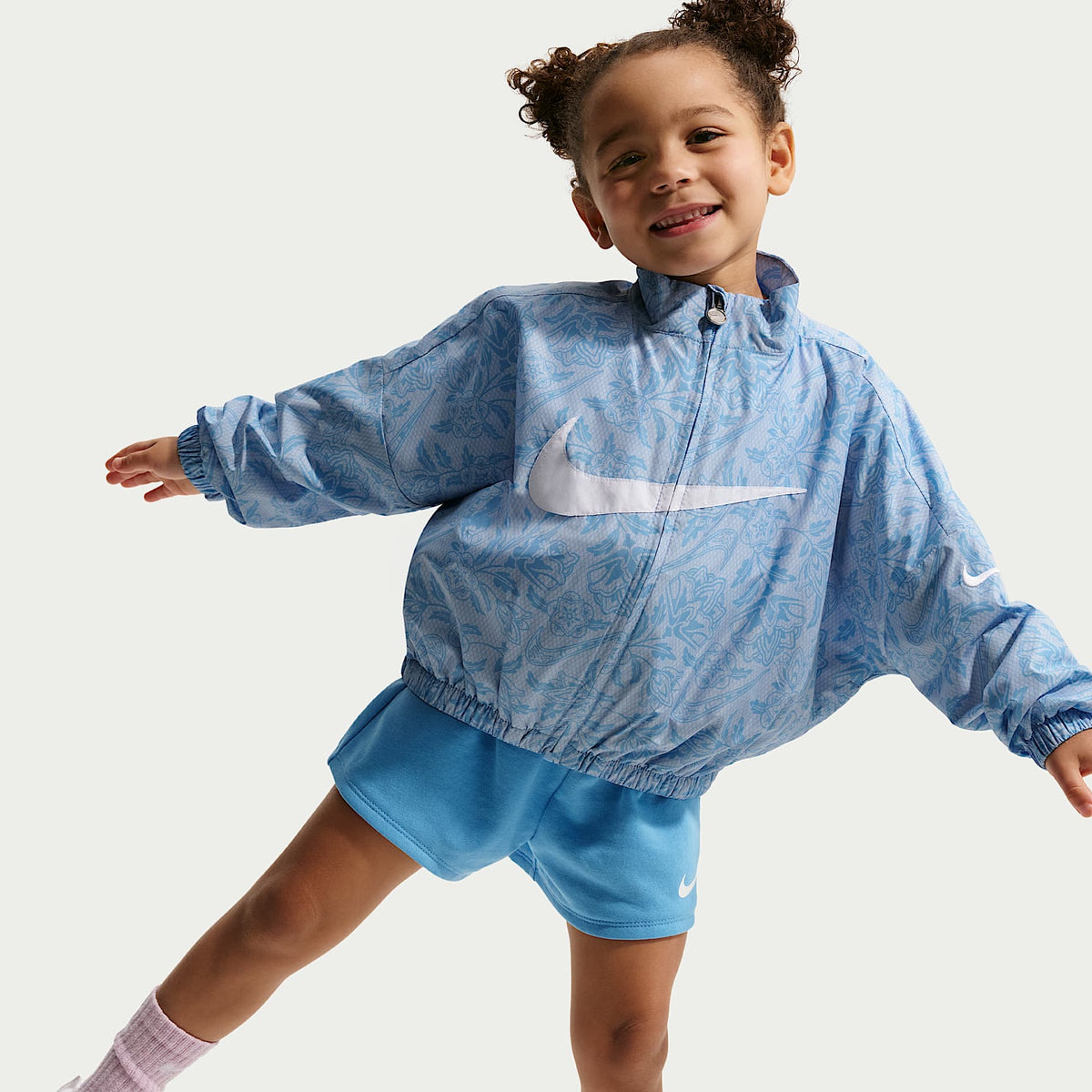 Chamarra de tejido Woven infantil Nike Club – Azul – vista 3