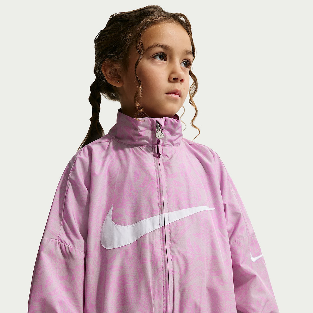 Chamarra de tejido Woven para niños talla pequeña Nike Club – Morado – vista 1