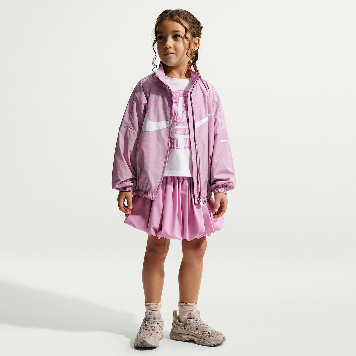 Chamarra de tejido Woven para niños talla pequeña Nike Club – Morado – vista 4