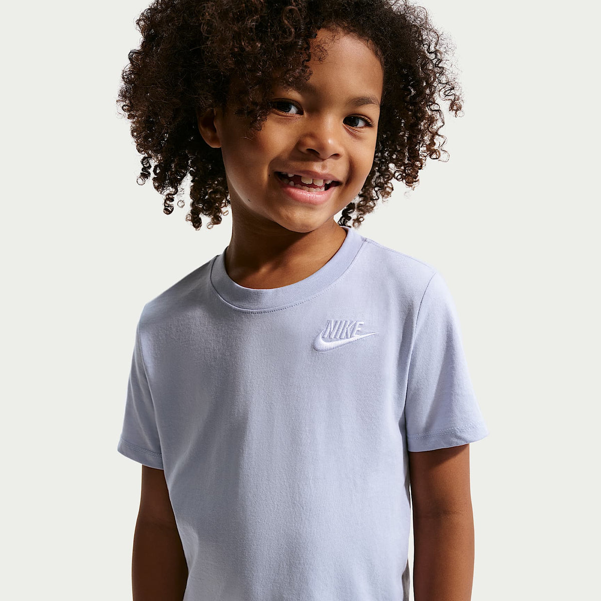 Conjunto de 2 piezas con shorts de tejido Knit Club para niños talla pequeña Nike – Gris – vista 2