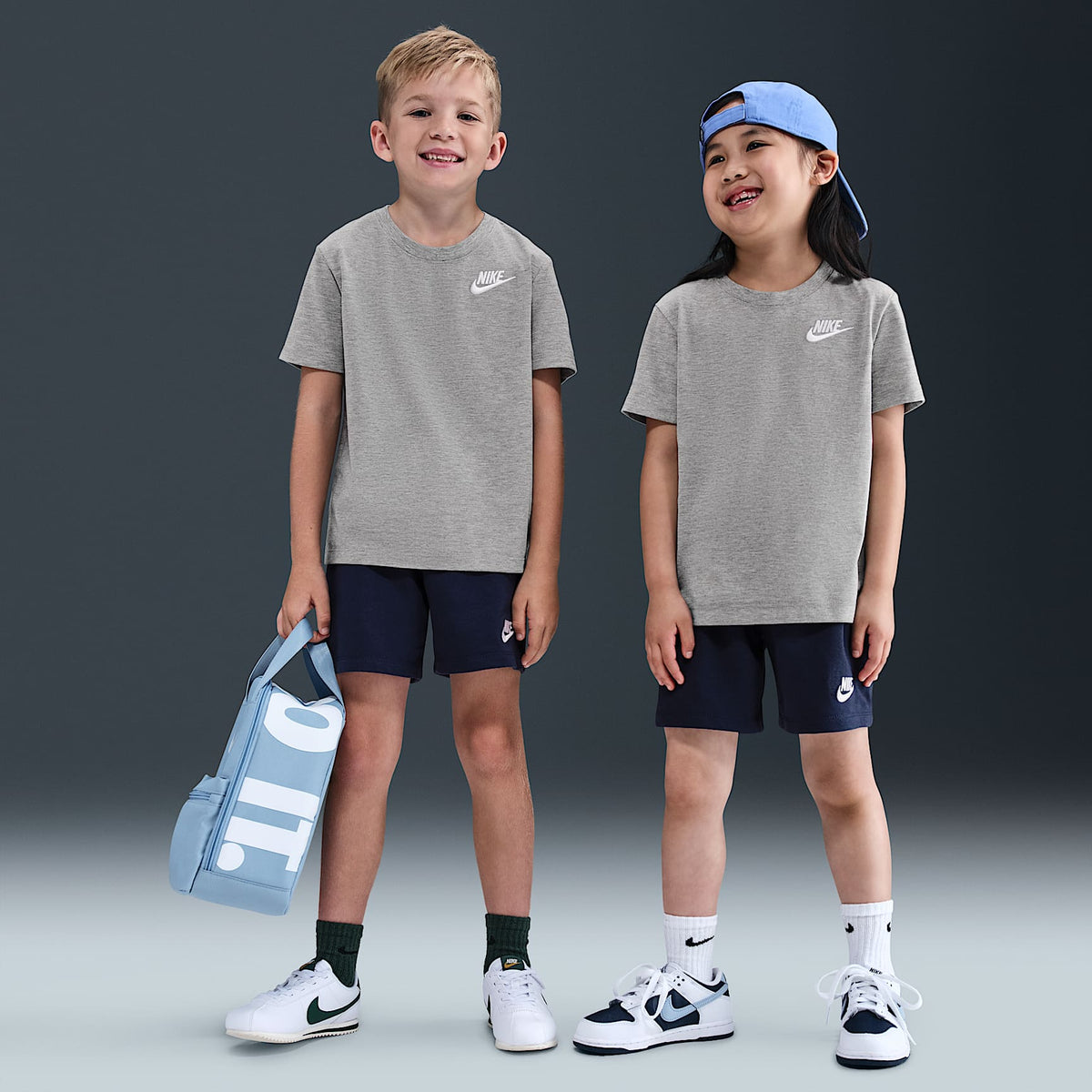 Conjunto de 2 piezas con shorts de tejido Knit Club para niños talla pequeña Nike – Azul marino medianoche – vista 1
