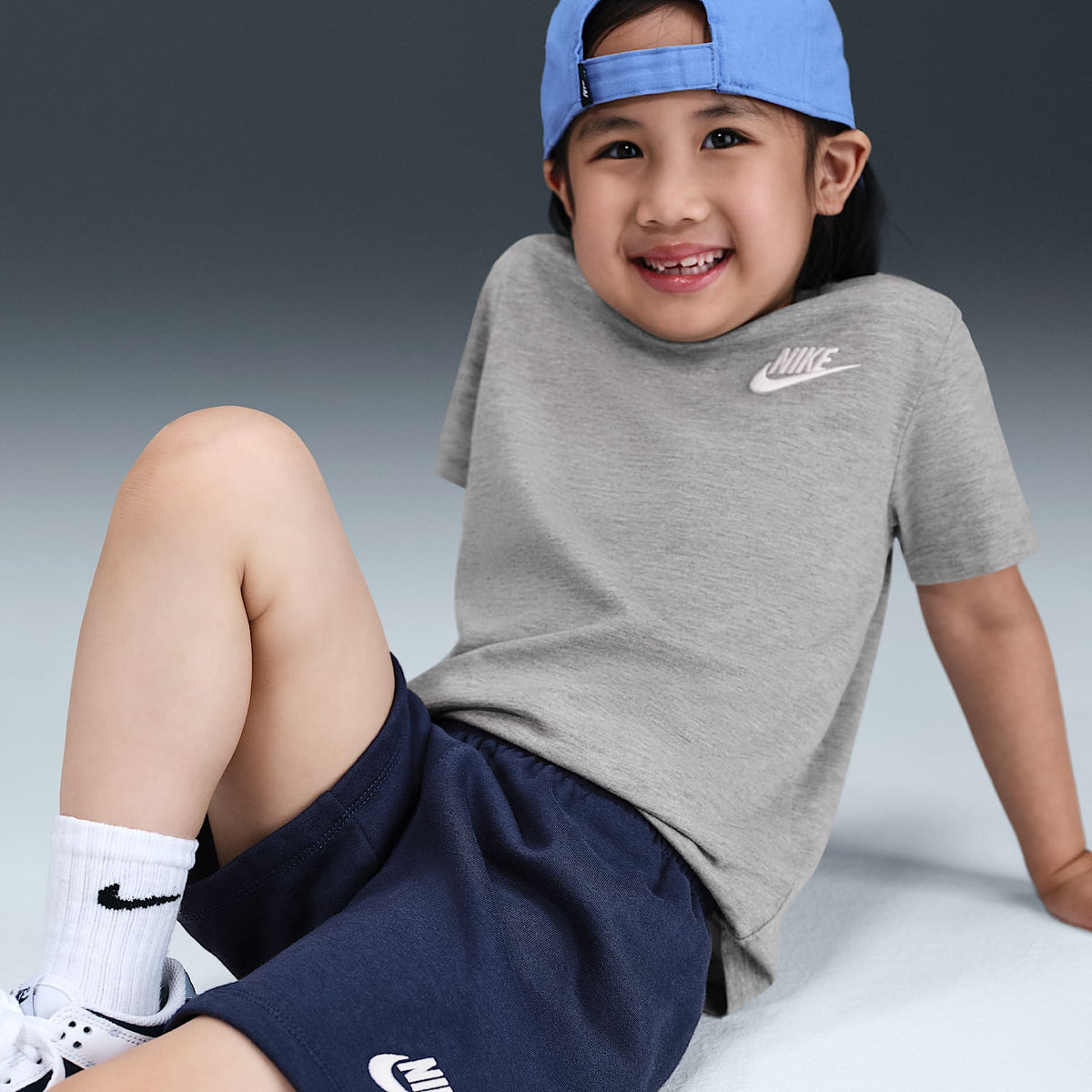 Conjunto de 2 piezas con shorts de tejido Knit Club para niños talla pequeña Nike – Azul marino medianoche – vista 5