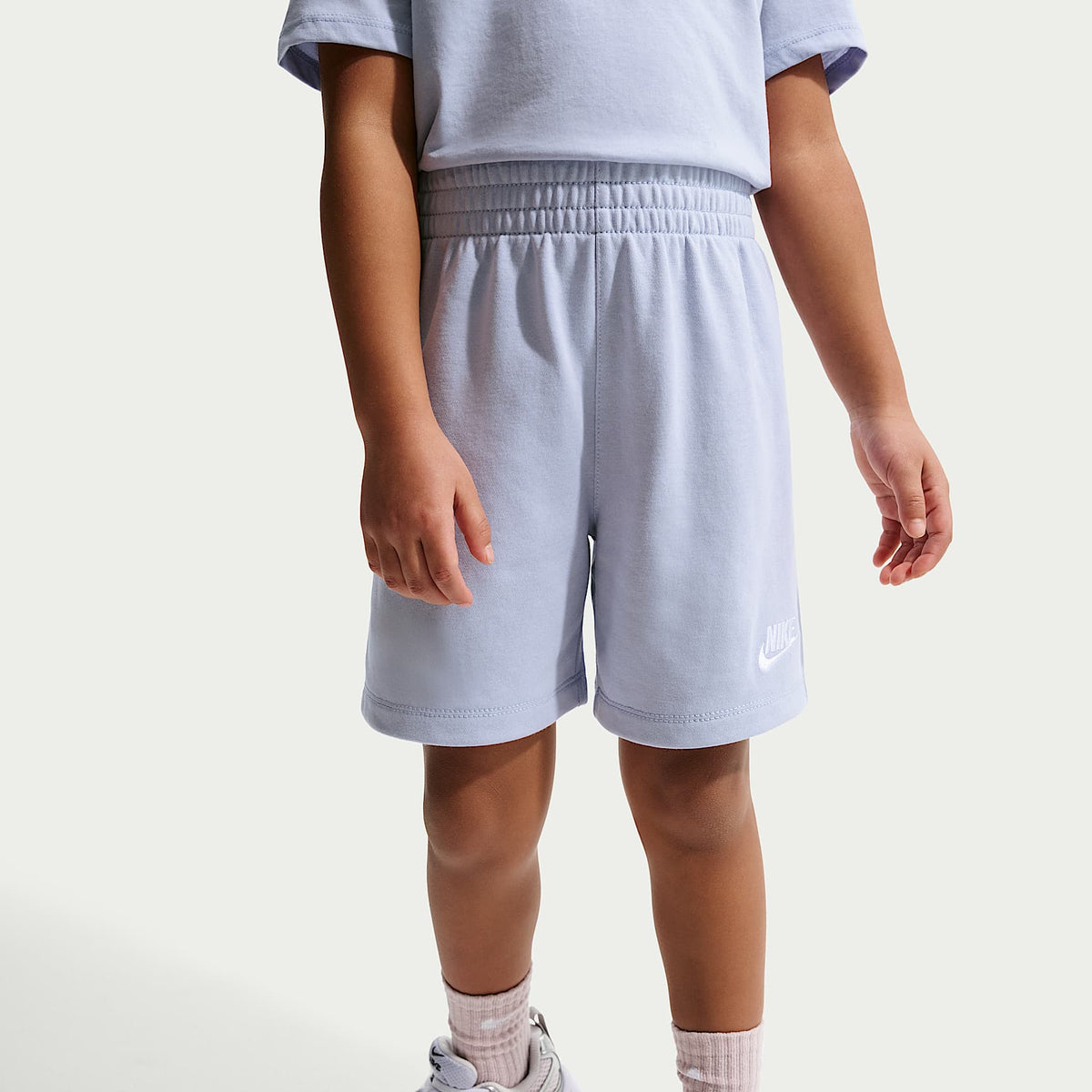 Conjunto de 2 piezas con shorts de tejido Knit Club para niños talla pequeña Nike – Gris – vista 4