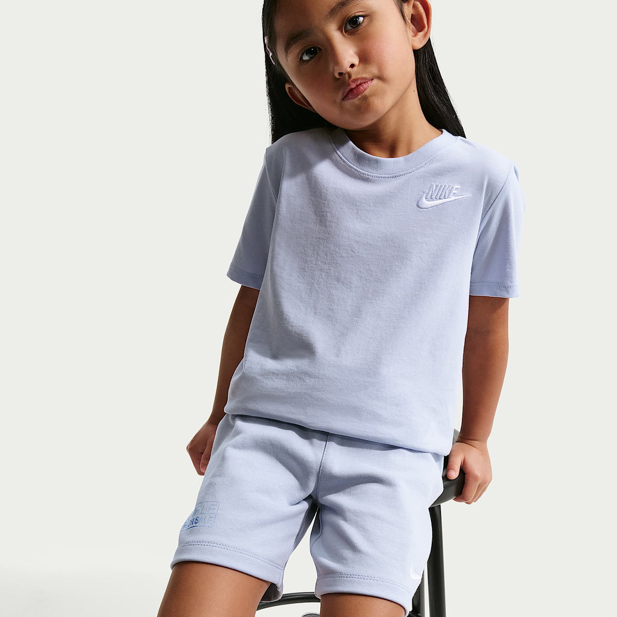 Conjunto de 2 piezas con shorts de tejido Knit Club para niños talla pequeña Nike – Gris – vista 5