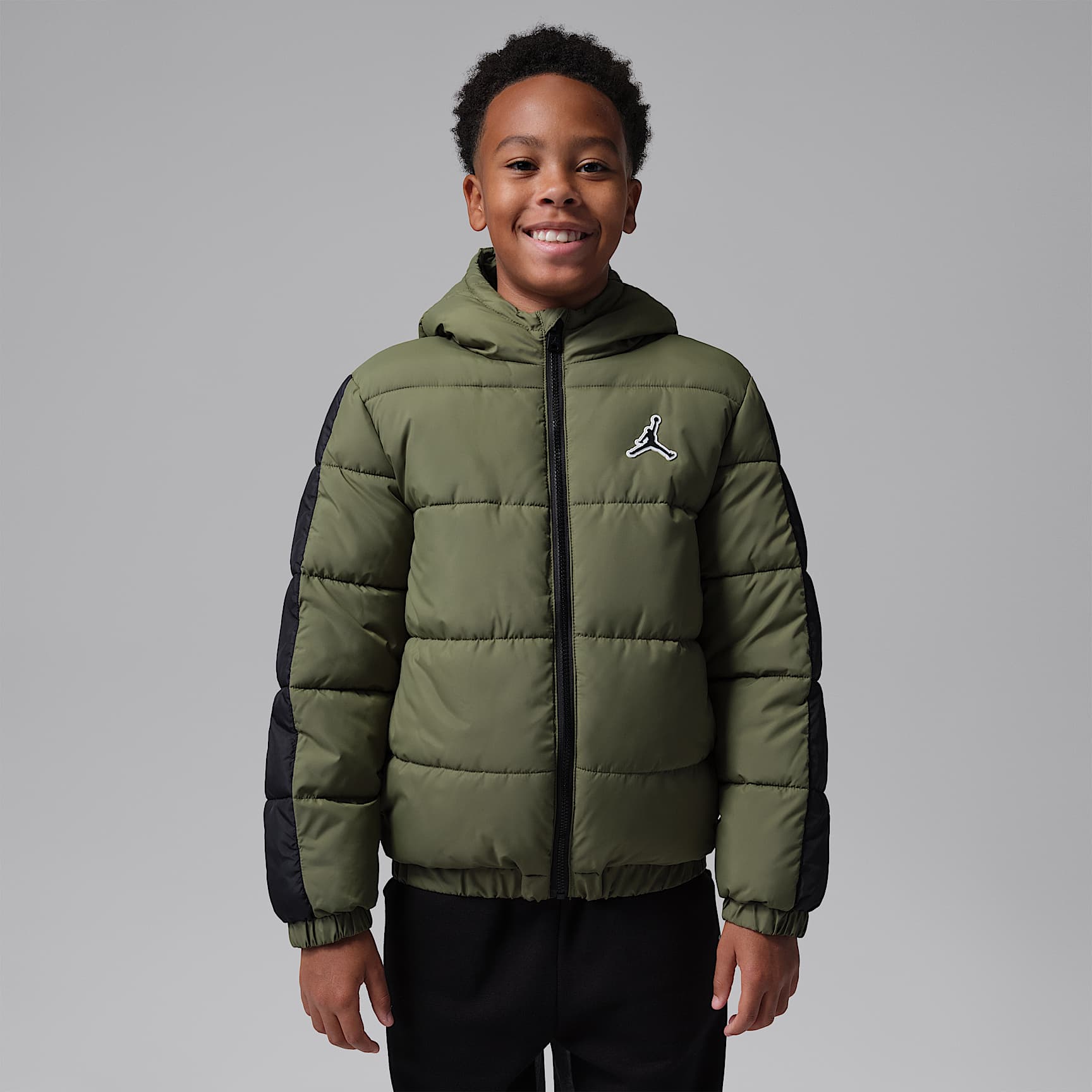 Chamarra acolchada con bloques de colores para niños talla grande Jordan – Oliva medio – vista 1
