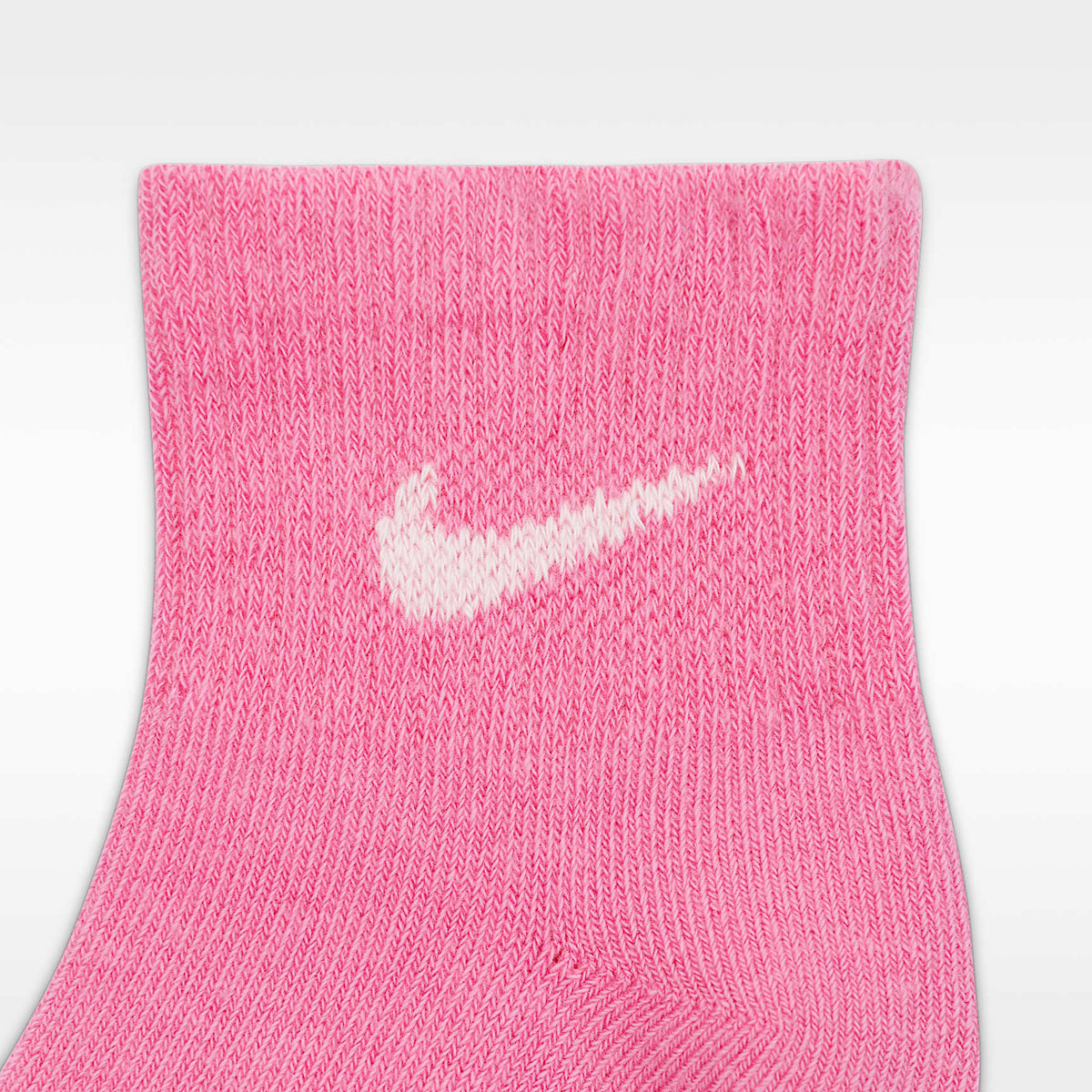 Calcetines antideslizantes Core Swoosh para bebé (3 pares) Nike – Espuma rosa – vista 3