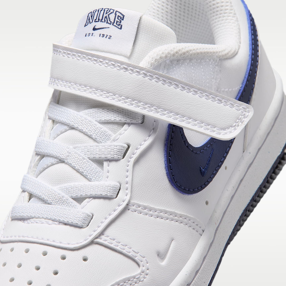 Nike Court Borough Low – Blanco/Azul marino medianoche – vista 7