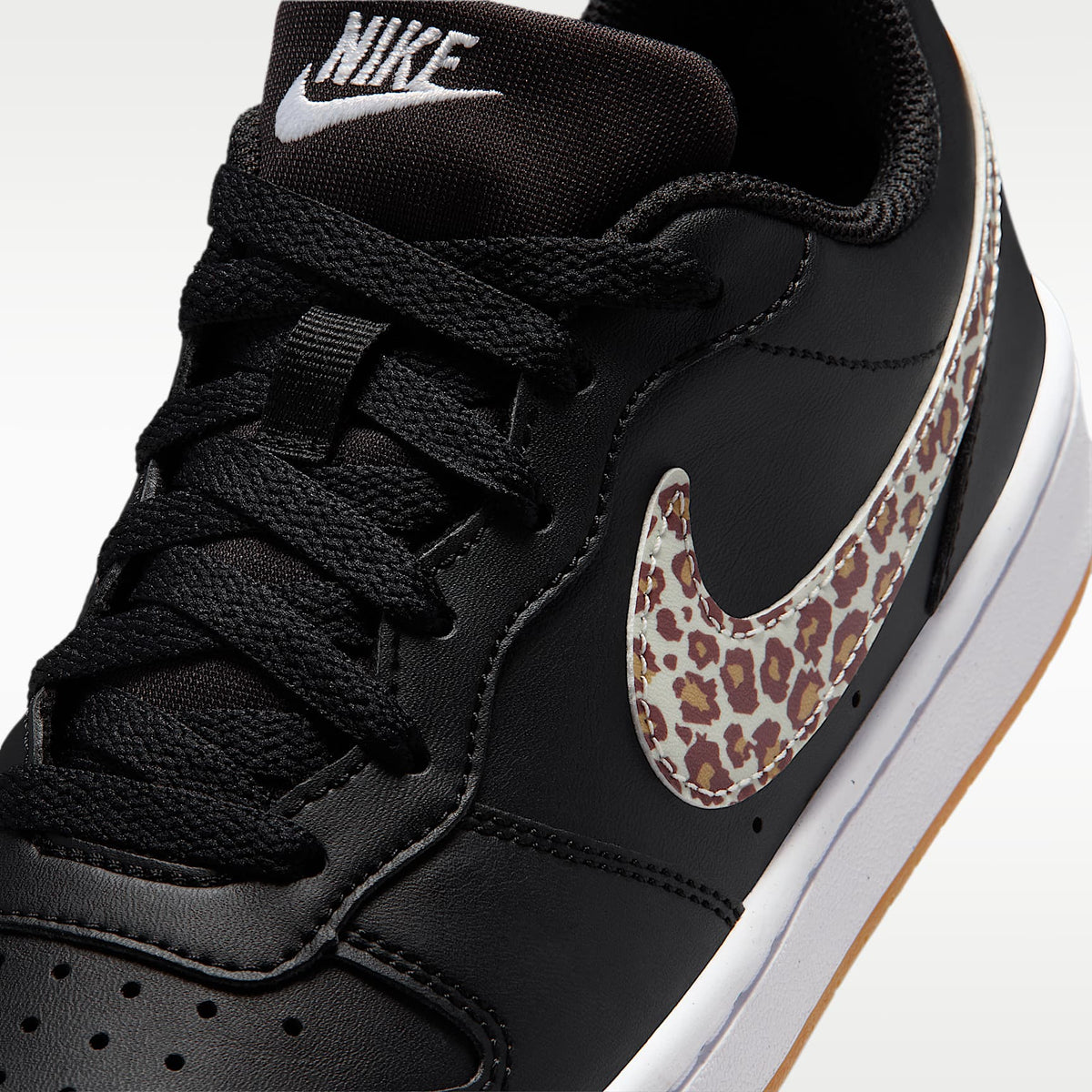 Nike Court Borough Low – Negro/Blanco – vista 7