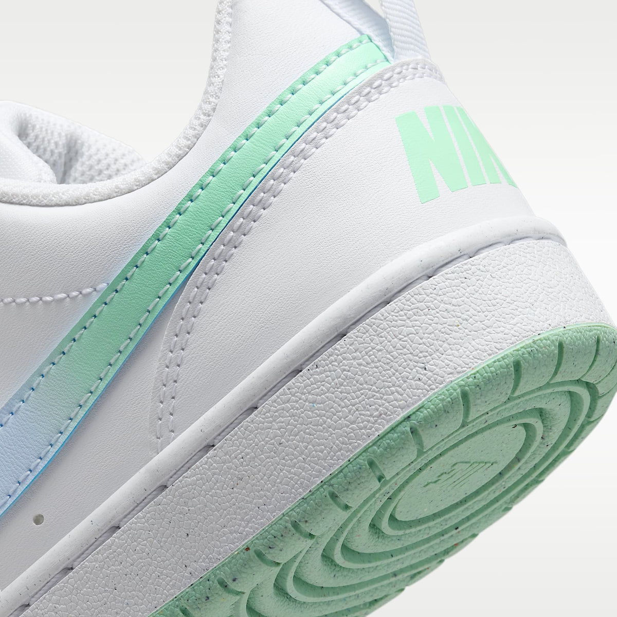 Nike Court Borough Low – Blanco/Gris fútbol/Verde ártico – vista 8