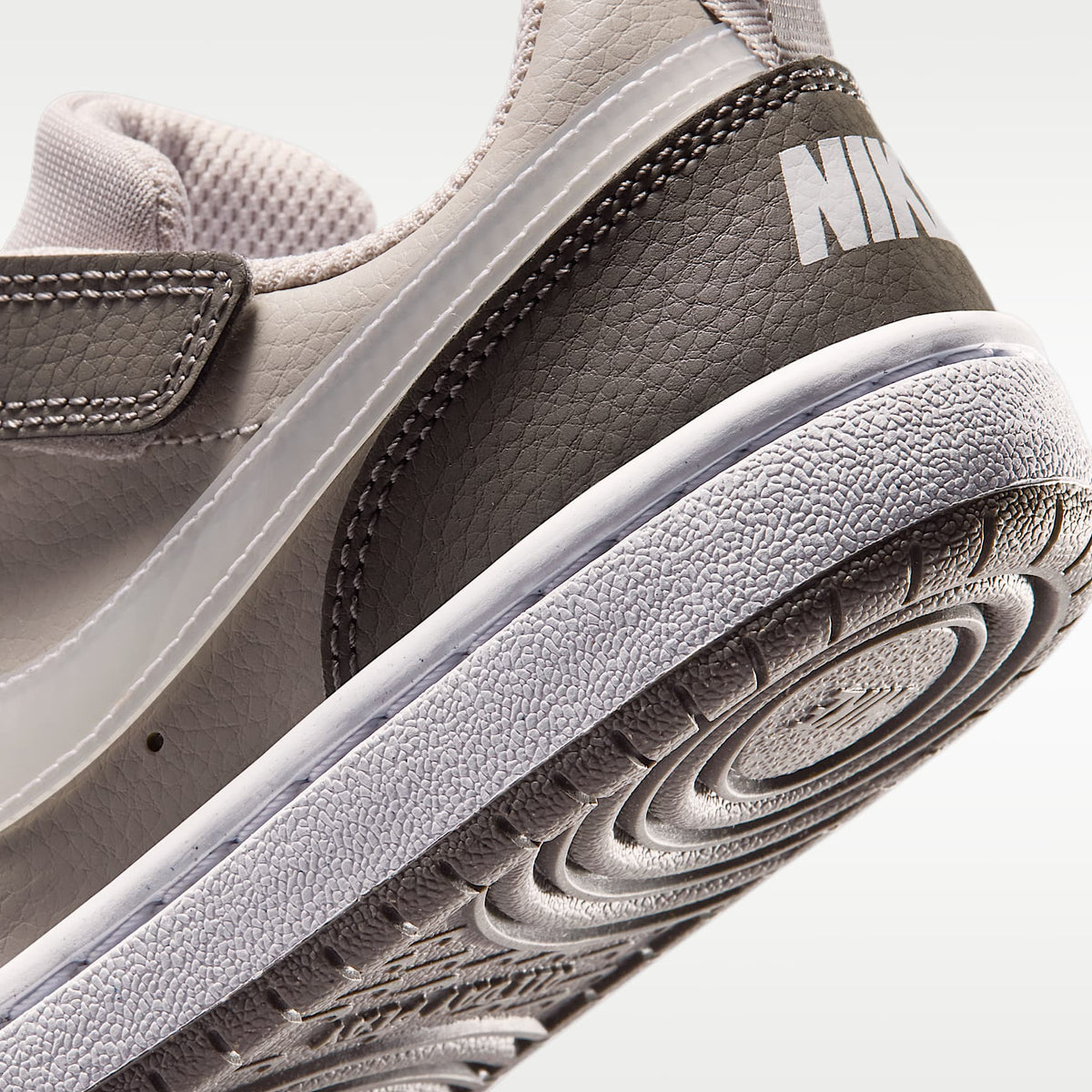 Nike Court Borough Low – Gris partícula/Cueva/Blanco/Blanco – vista 8