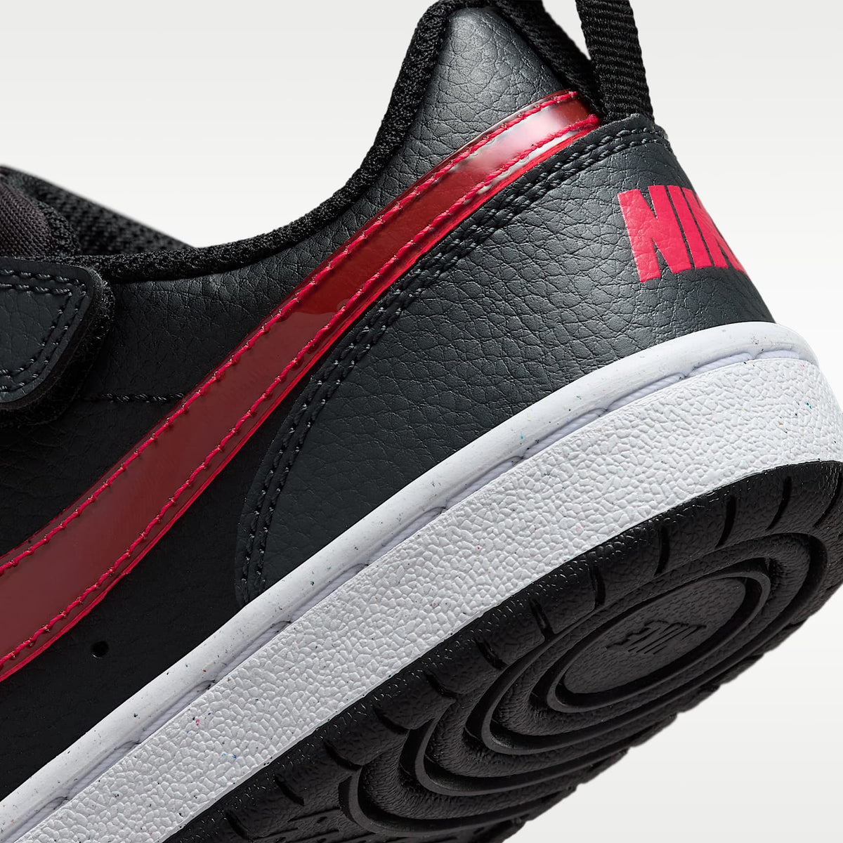 Nike Court Borough Low – Negro/Antracita/Blanco/Rojo universitario – vista 8