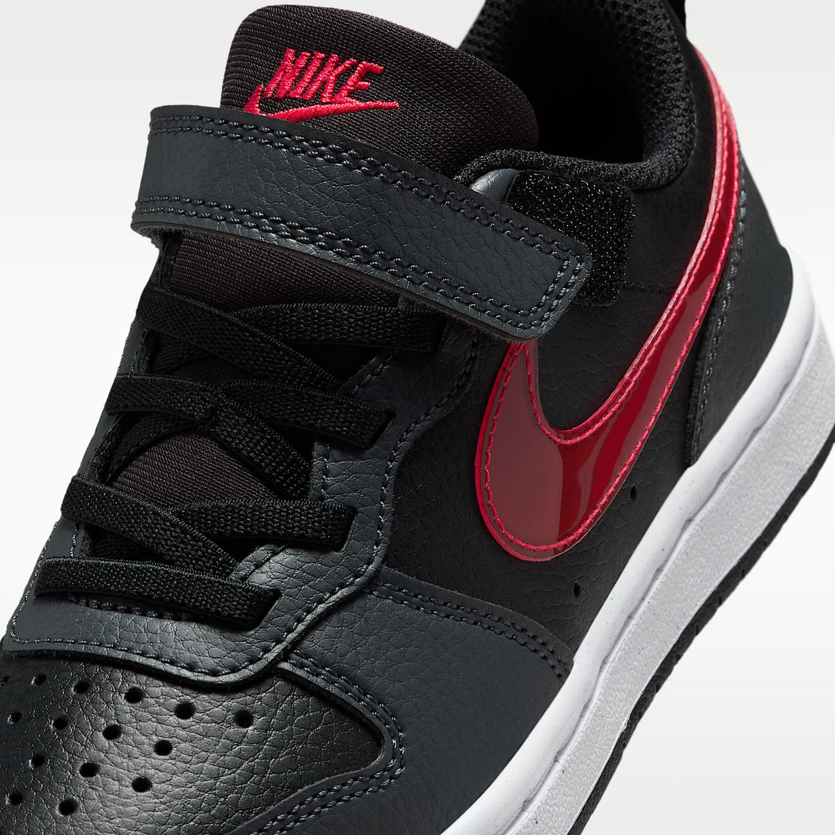 Nike Court Borough Low – Negro/Antracita/Blanco/Rojo universitario – vista 7