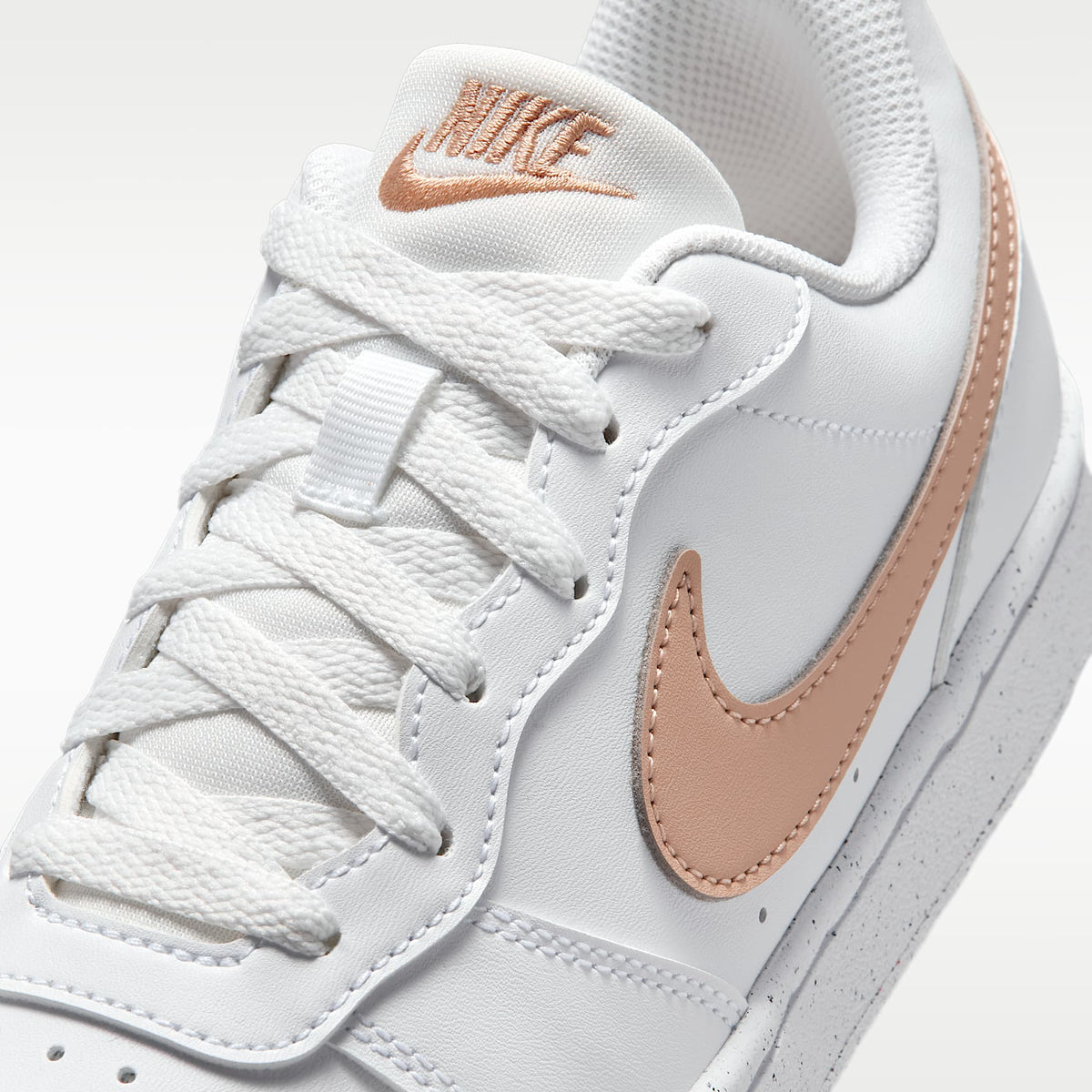 Nike Court Borough Low Recraft – Blanco/Blanco/Brillo – vista 7