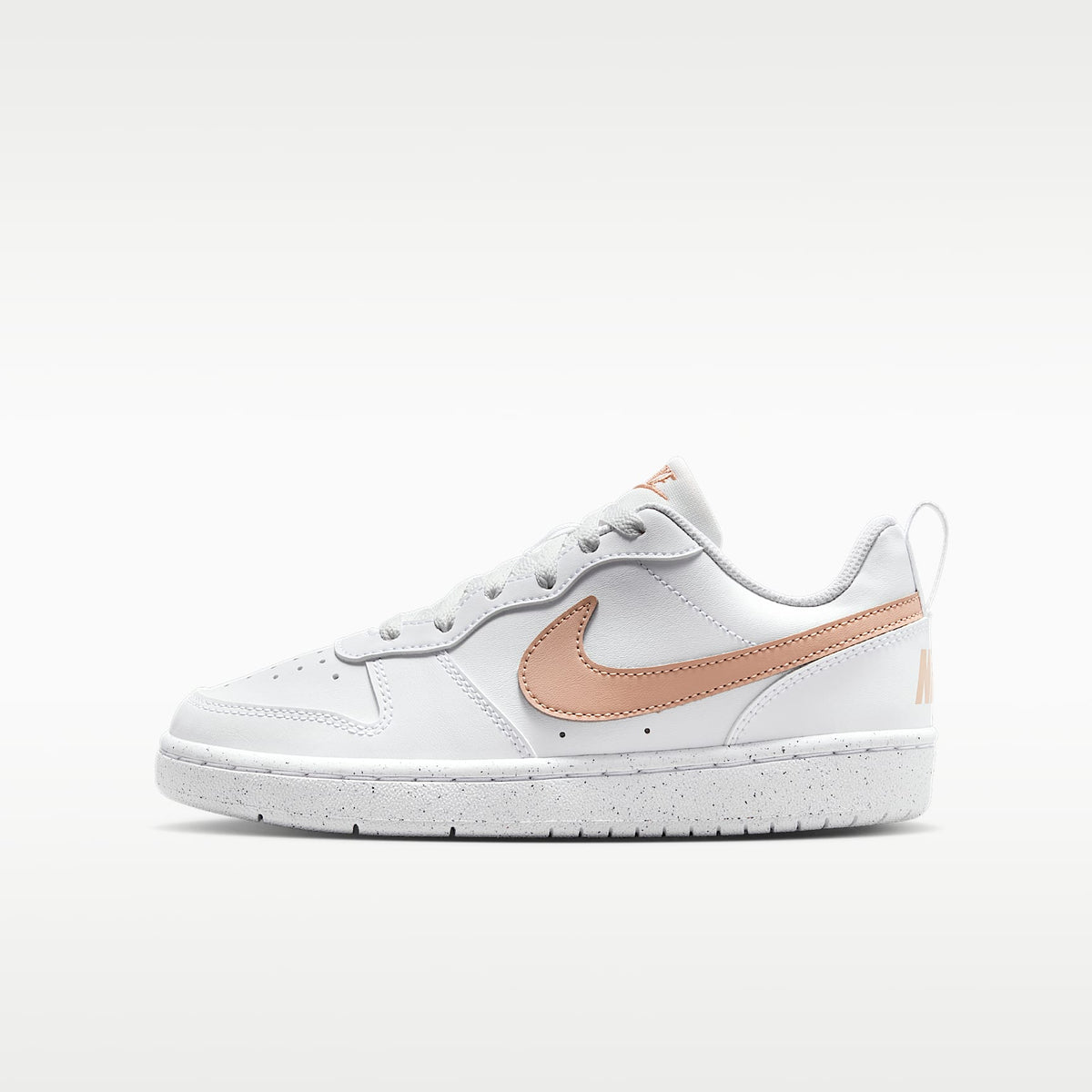Nike Court Borough Low Recraft – Blanco/Blanco/Brillo – vista 1