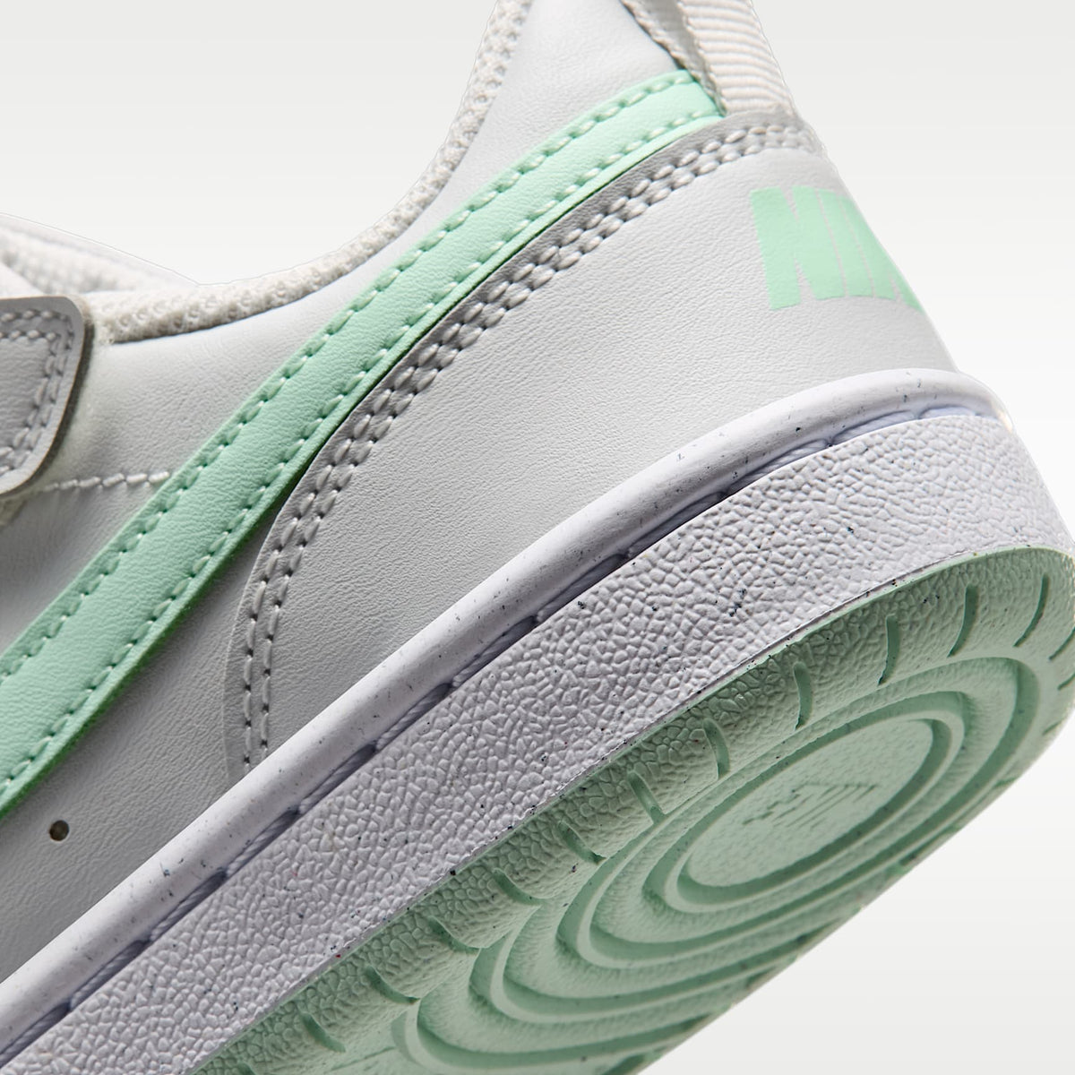 Nike Court Borough Low Recraft – Polvo fotón/Blanco/Verde ártico – vista 8