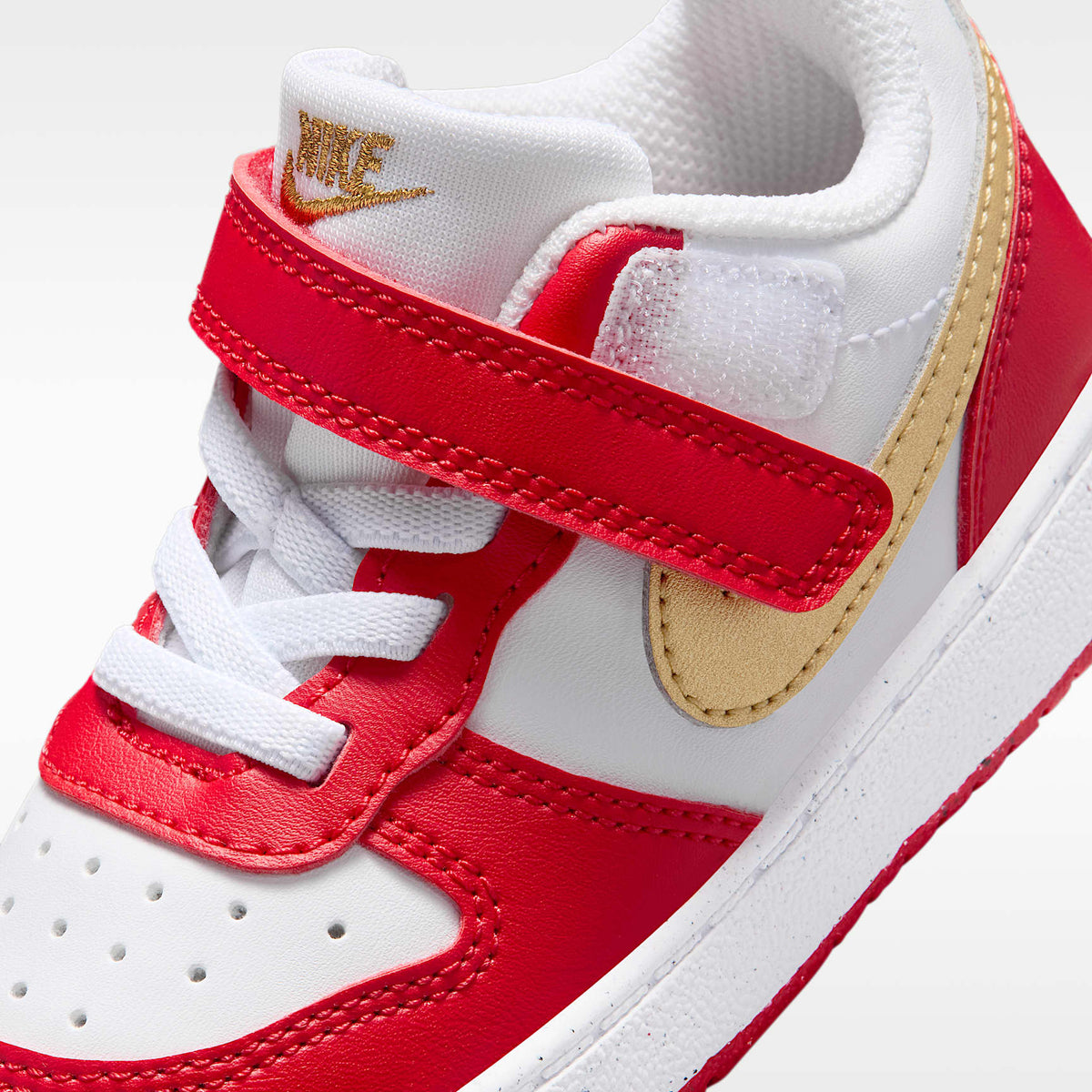 Nike Court Borough Low Recraft – Blanco/Rojo universitario/Blanco/Oro metalizado – vista 7