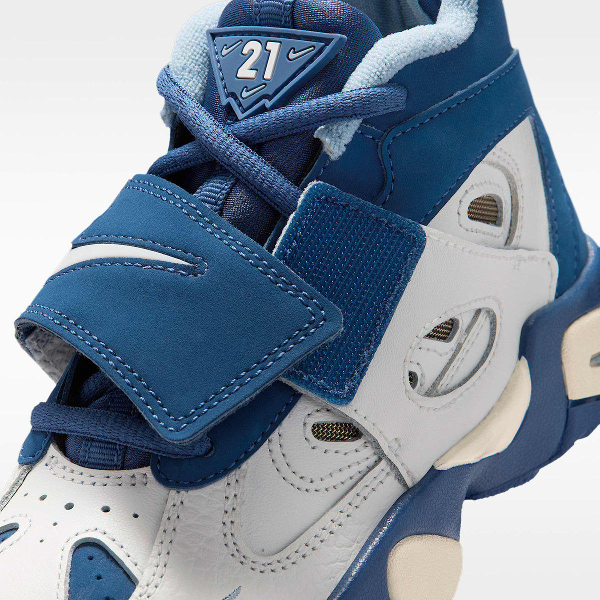 Nike Diamond Turf II – Vela/Gris azulado/Oro metalizado/Azul marino místico – vista 7