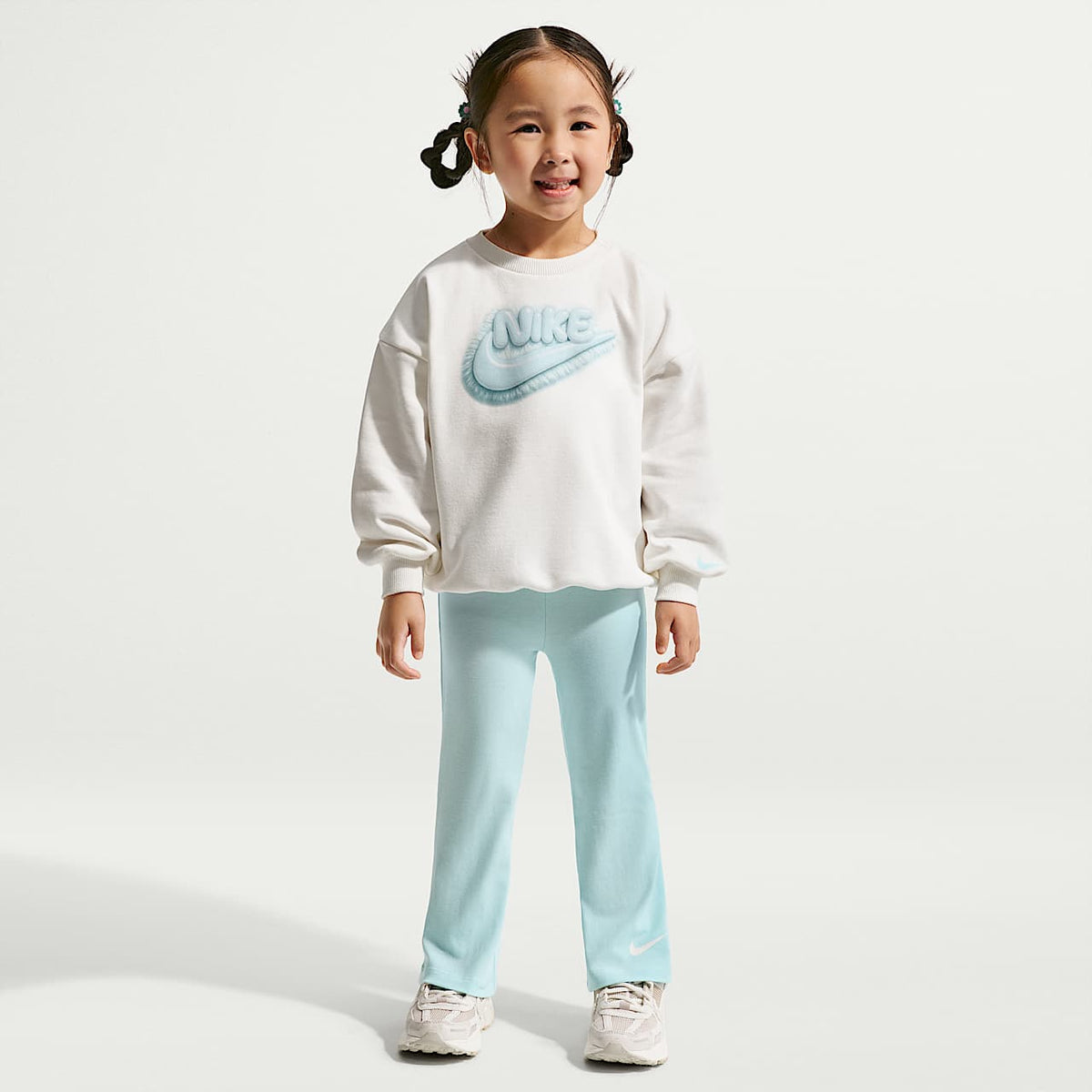 Conjunto Nike Dream Float Boyfriend Crew 26P487-G25 para Niños