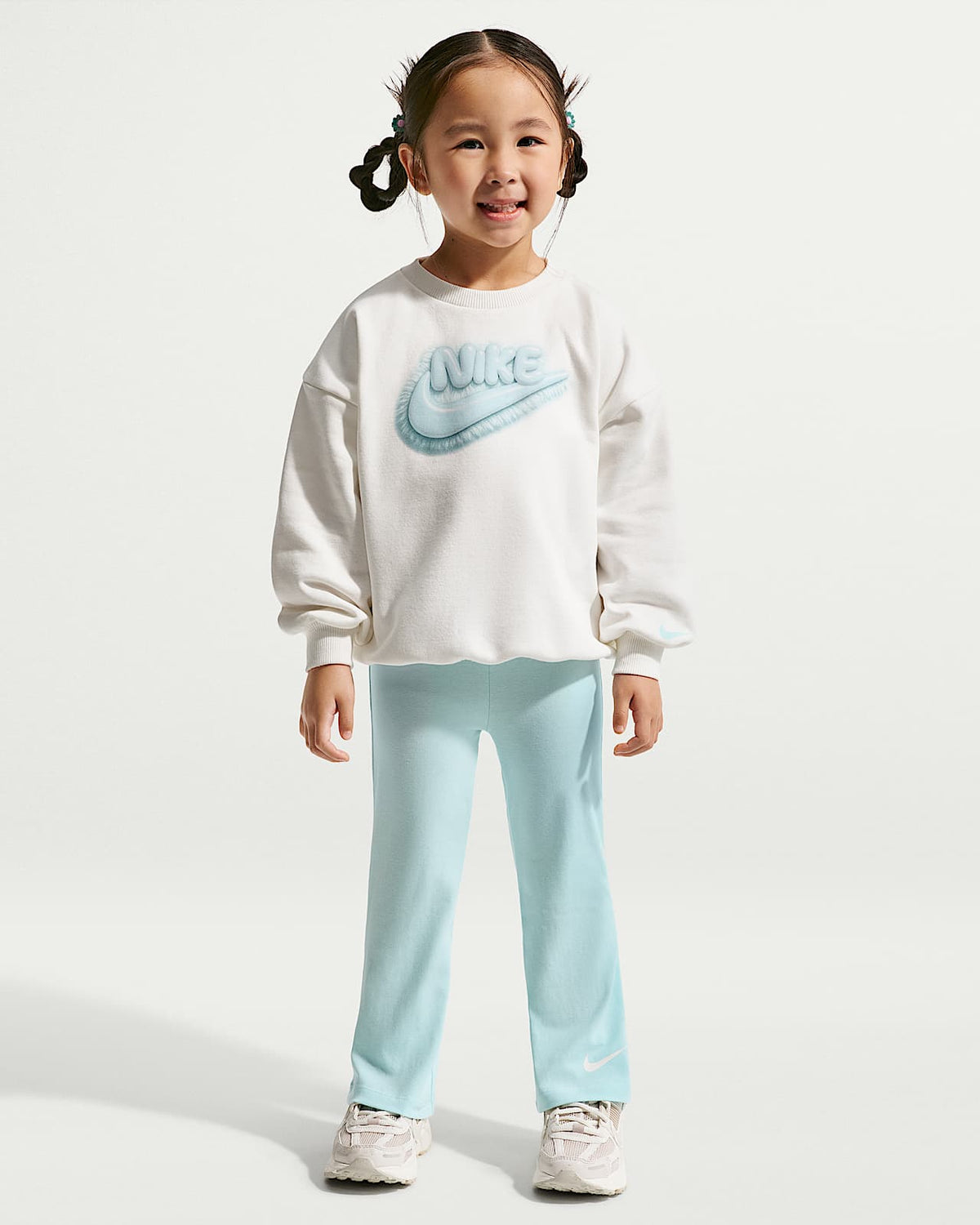 Conjunto Nike Dream Float Boyfriend Crew 26P487-G25 para Niños