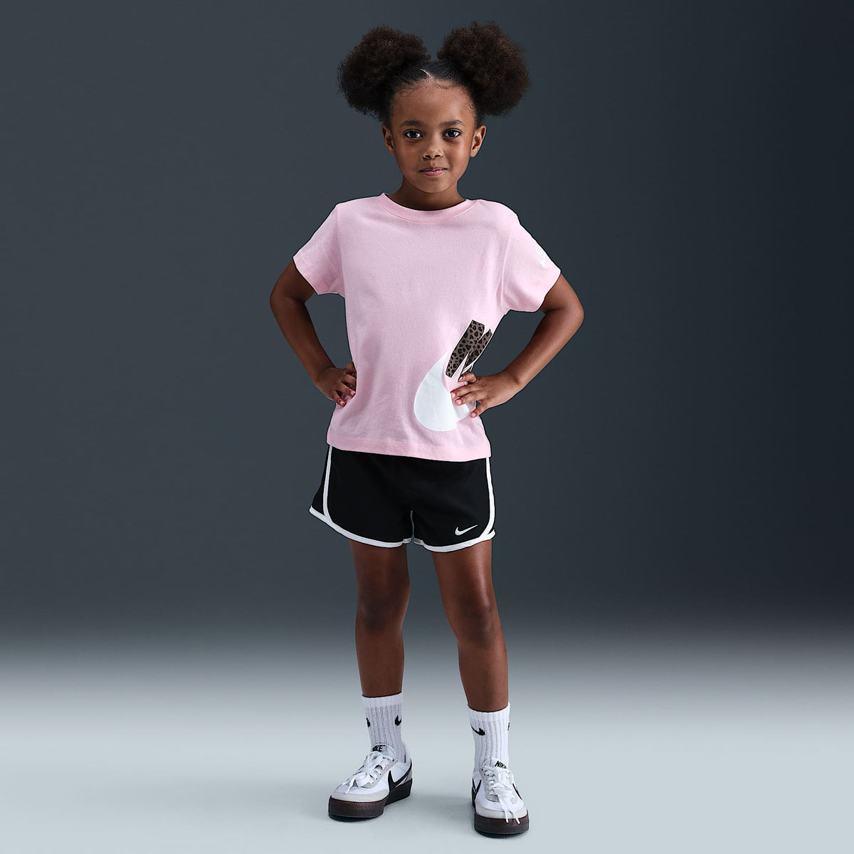 Shorts tempo para niños talla pequeña Nike Dri-FIT – Negro – vista 1