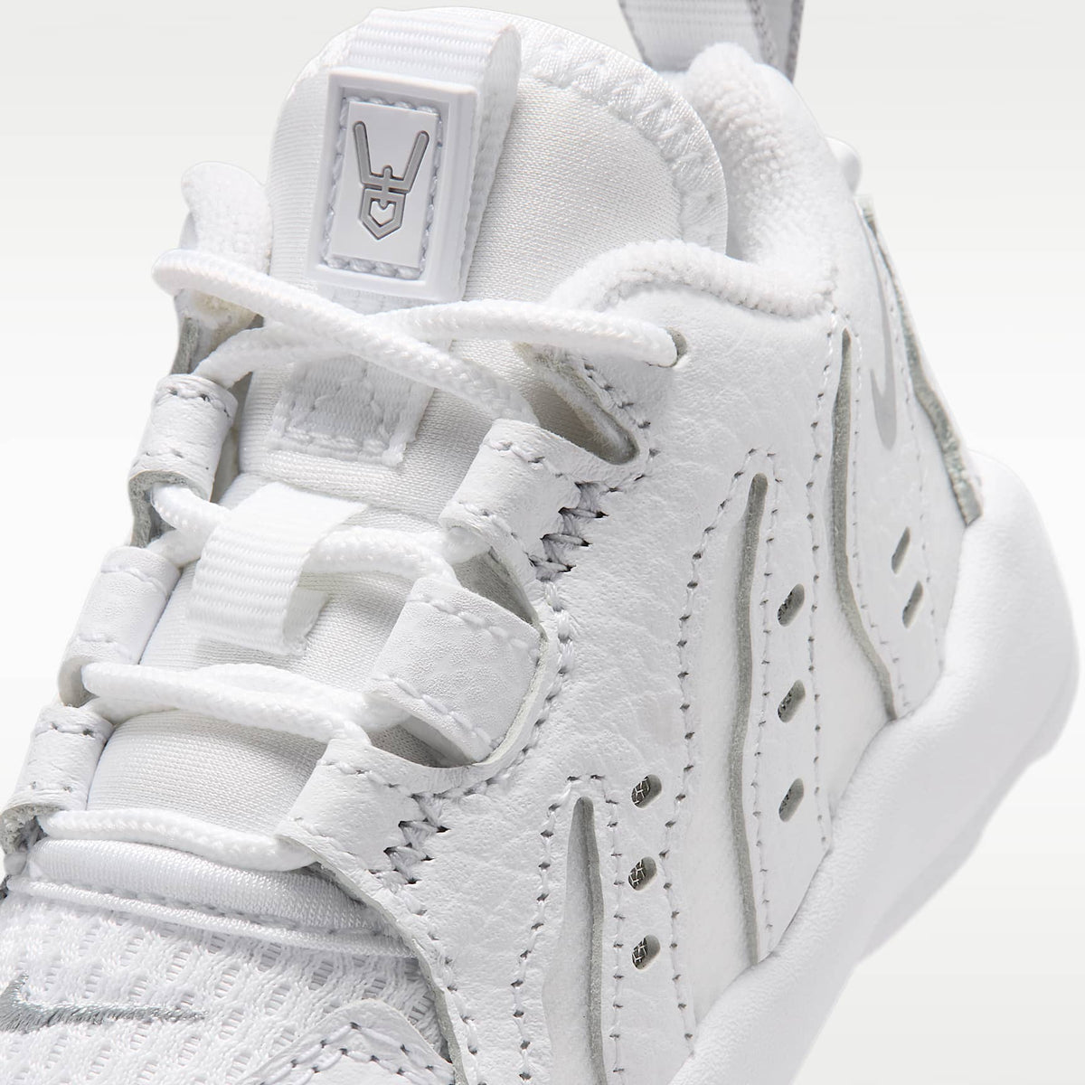 Nike DT Max '96 Low – Blanco/Blanco/Gris humo claro/Plata metalizado – vista 7