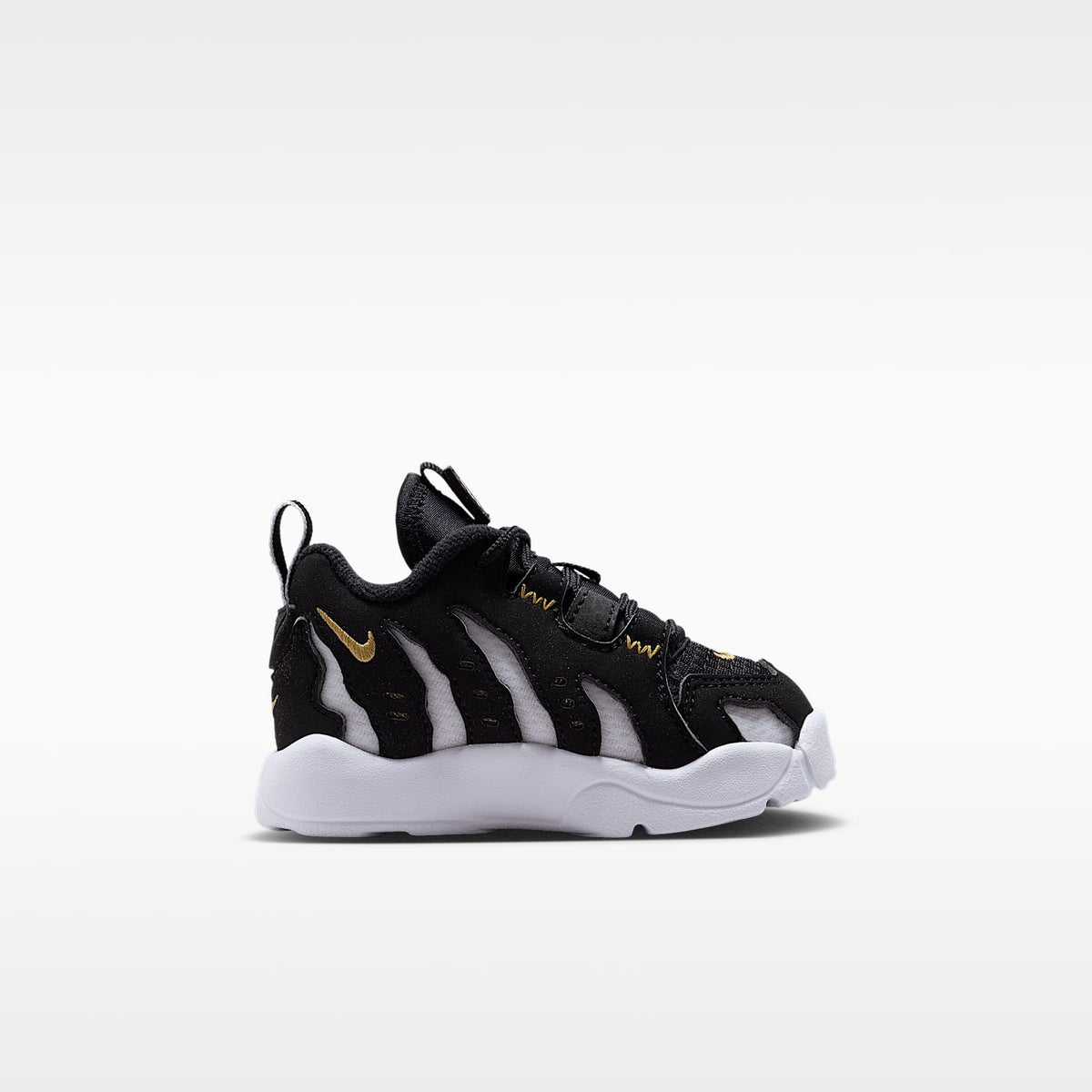 Nike DT Max '96 Low – Negro/Blanco/Oro metalizado – vista 3